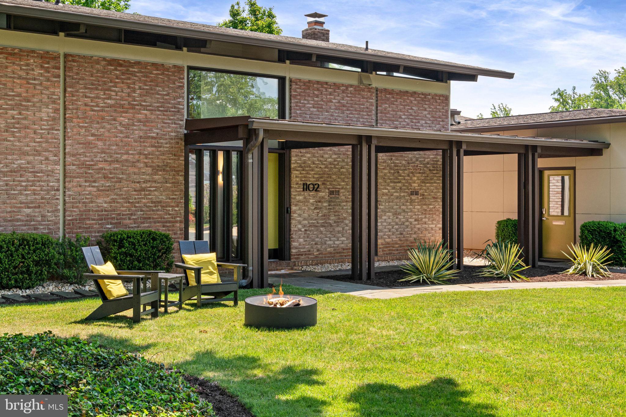 1102 GATEWOOD DRIVE