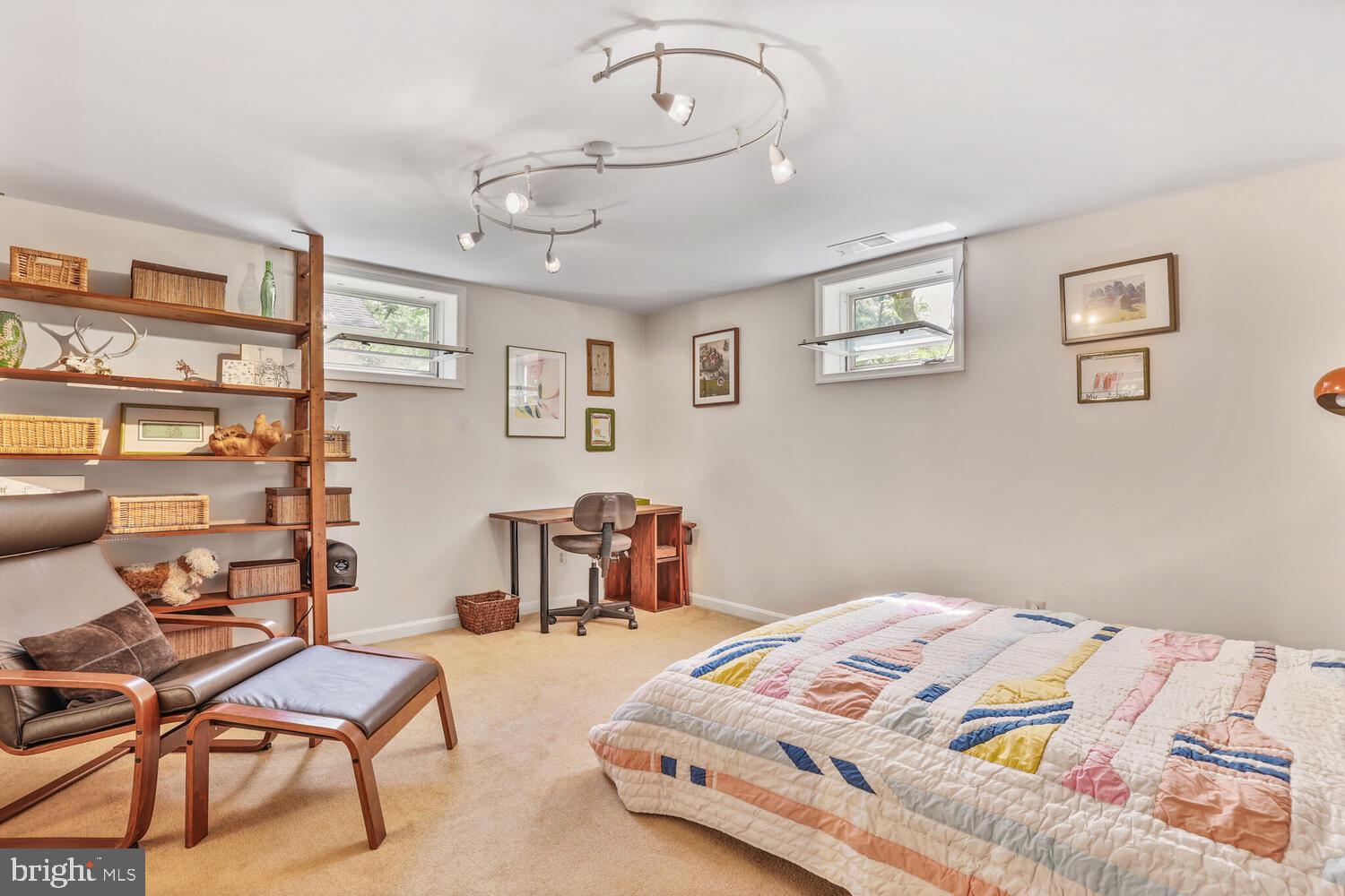 SEVEN OAKS - Residential