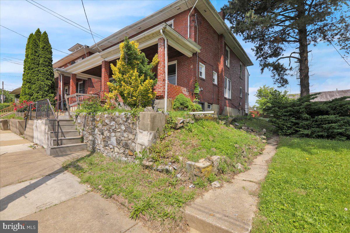 937 FERN AVENUE