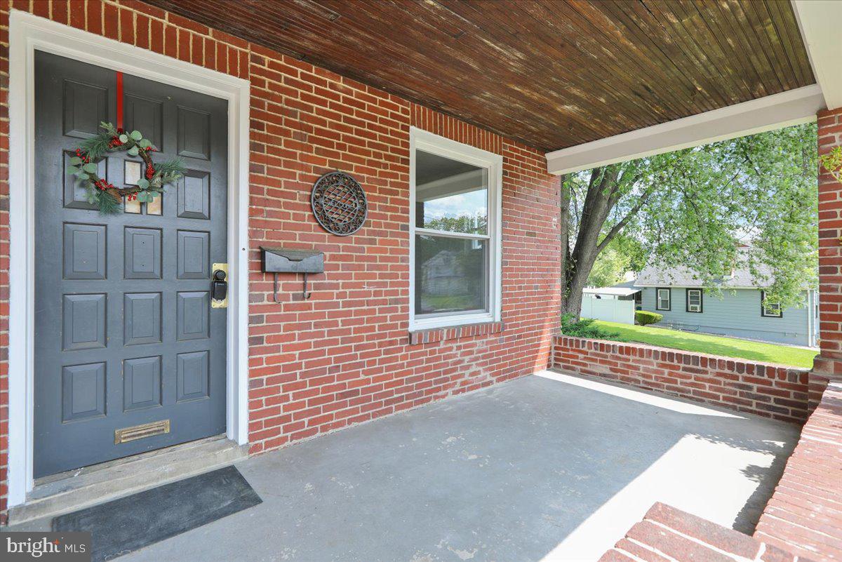 937 FERN AVENUE
