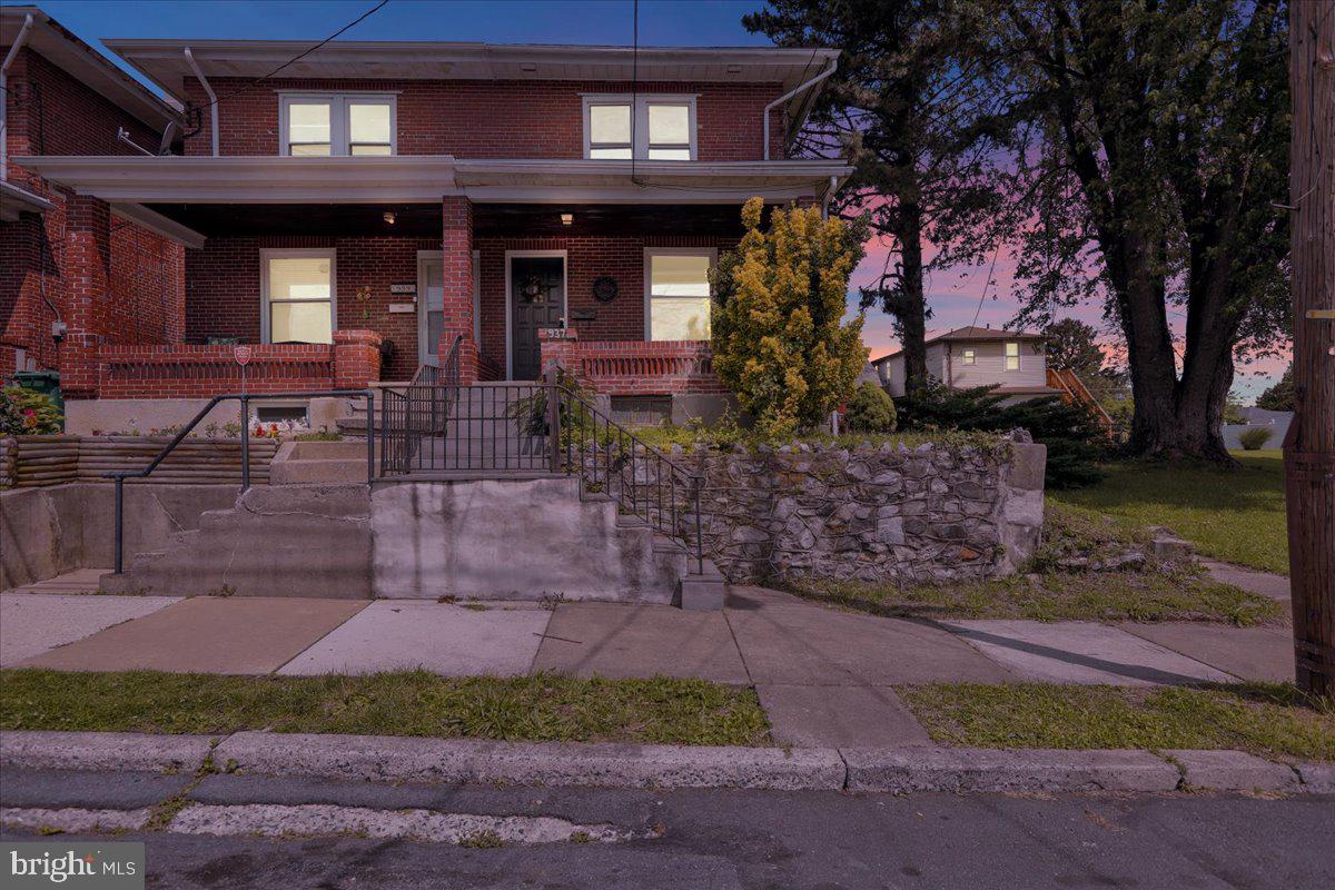 937 FERN AVENUE