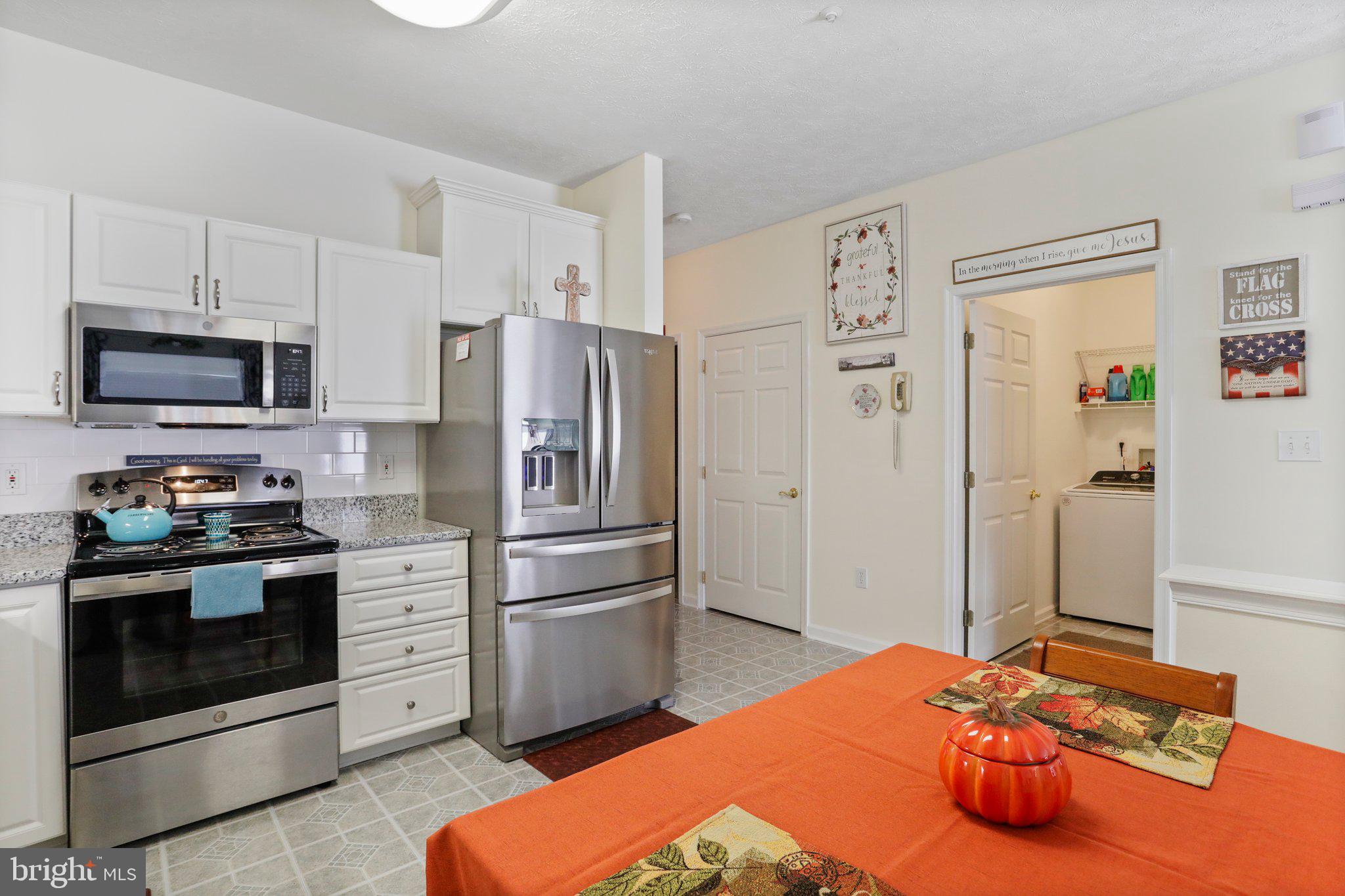 SUMMERLAND MANOR - Residential