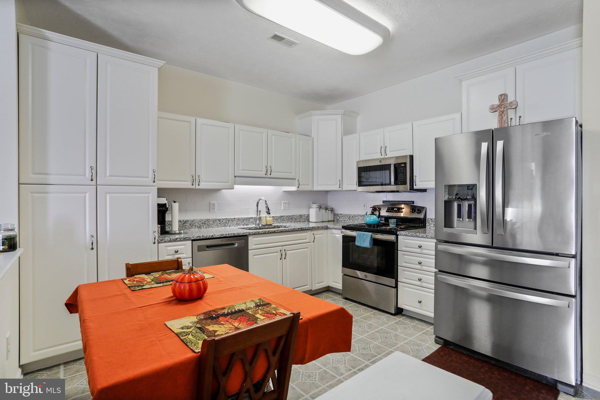 SUMMERLAND MANOR - Residential