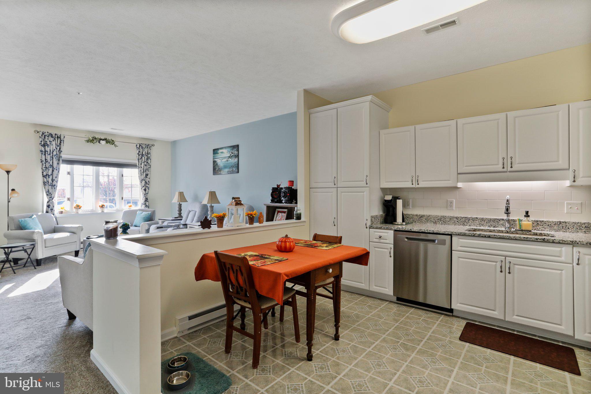 SUMMERLAND MANOR - Residential