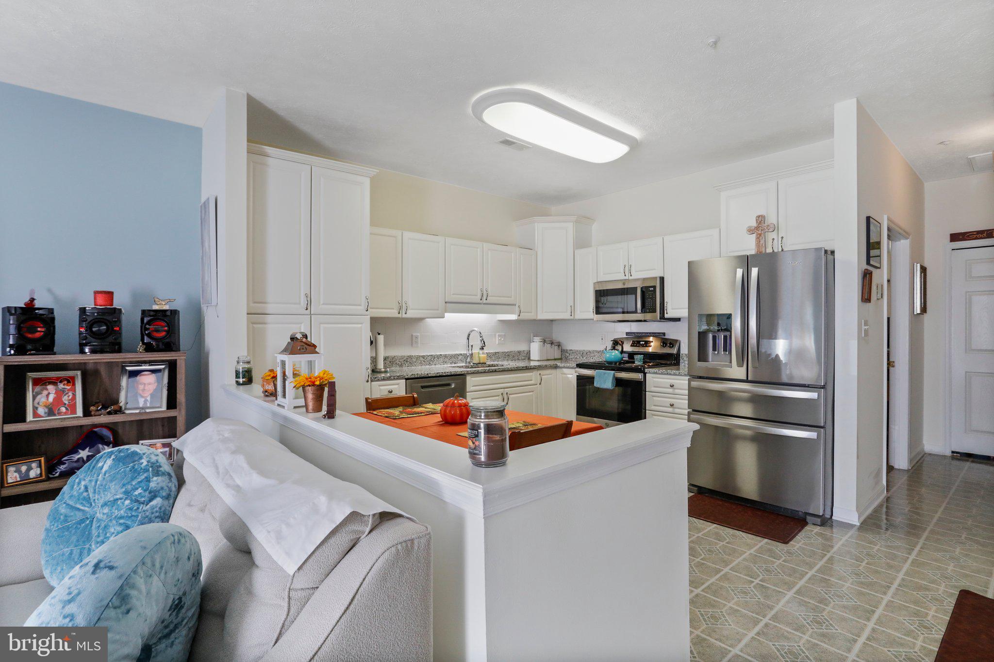 SUMMERLAND MANOR - Residential