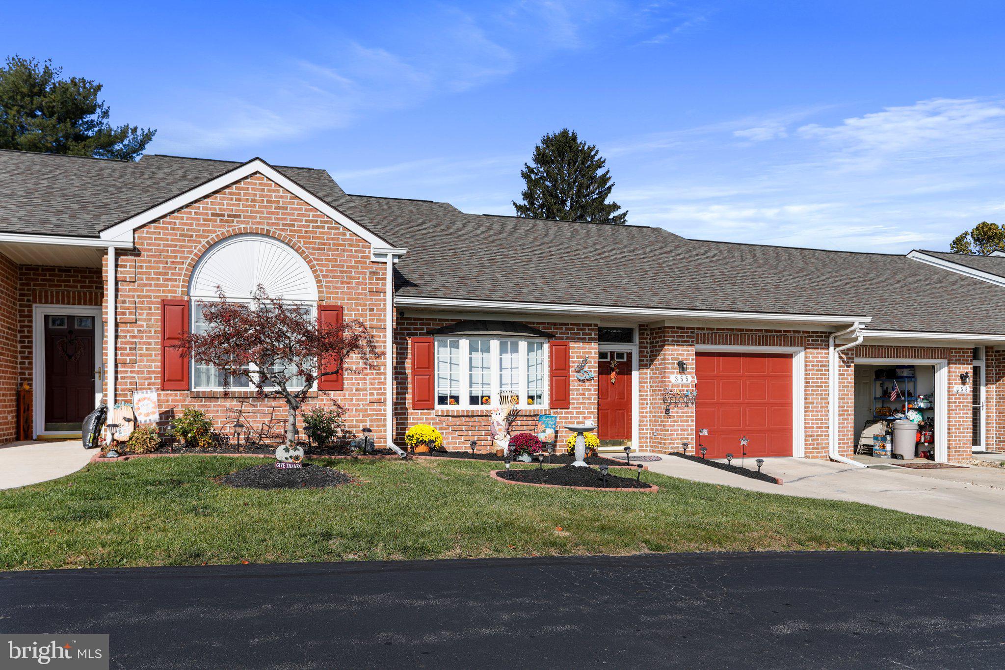 SUMMERLAND MANOR - Residential