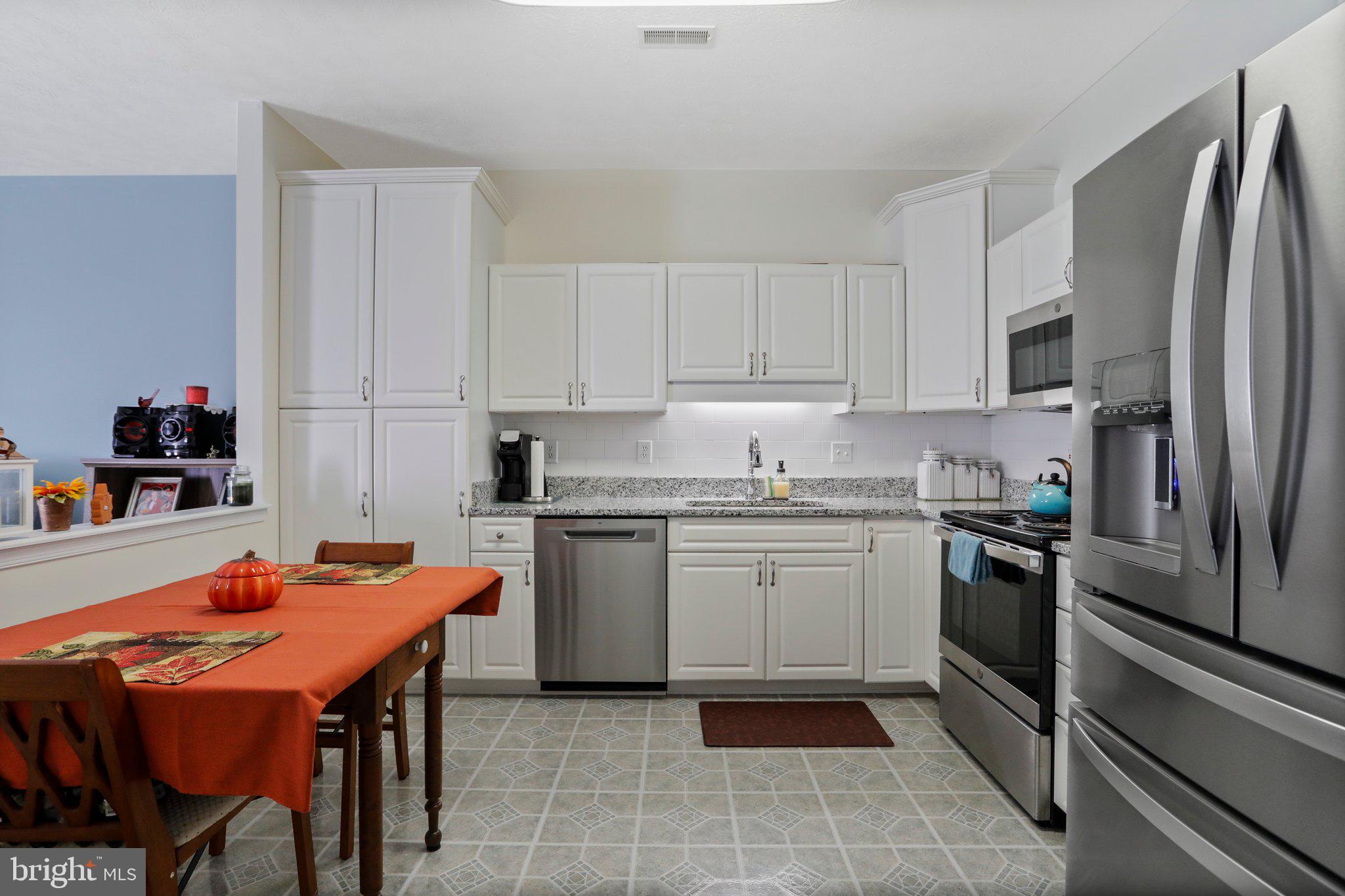 SUMMERLAND MANOR - Residential