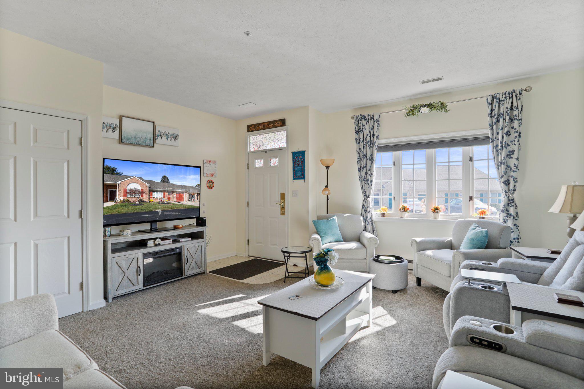 SUMMERLAND MANOR - Residential