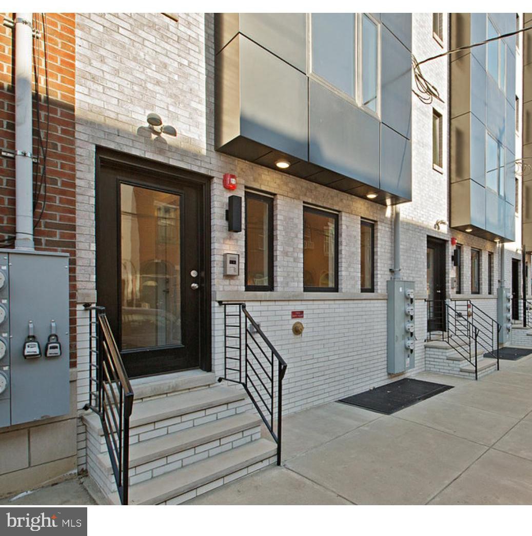 Welcome to 1515 Brown Street in the Francisville section of the city. Enjoy all the amazing restaurants, bars and cafes Francisville has to offer. This property also sits just 2 blocks from a large ALDI Grocery store and a few blocks from the Fairmount/Art Museum area which makes even more endless options very easily accessible. This 3 bedroom unit boasts high end condo quality finishes with hardwood floors throughout, stainless steel appliances (dishwasher included), quartz counter tops, big windows with PLENTY of natural light, YOUR OWN Washer/Dryer IN-UNIT, Large Double-wide Closets in bedroom and lots of additional storage space in unit. Tons of amenities nearby such as the MET Concert Hall, Art Museum/Schuylkill Trail and Reading Viaduct Rail Park. Only a 5 minute drive to Center City and easy access to I-95/676/76. Exactly a 2 block walk from Fairmount Subway Station / Divine Lorraine Hotel. Next to Temple University, CCP, UPENN, Drexel, Jefferson, etc. SCHEDULE A SHOWING BEFORE IT'S GONE!