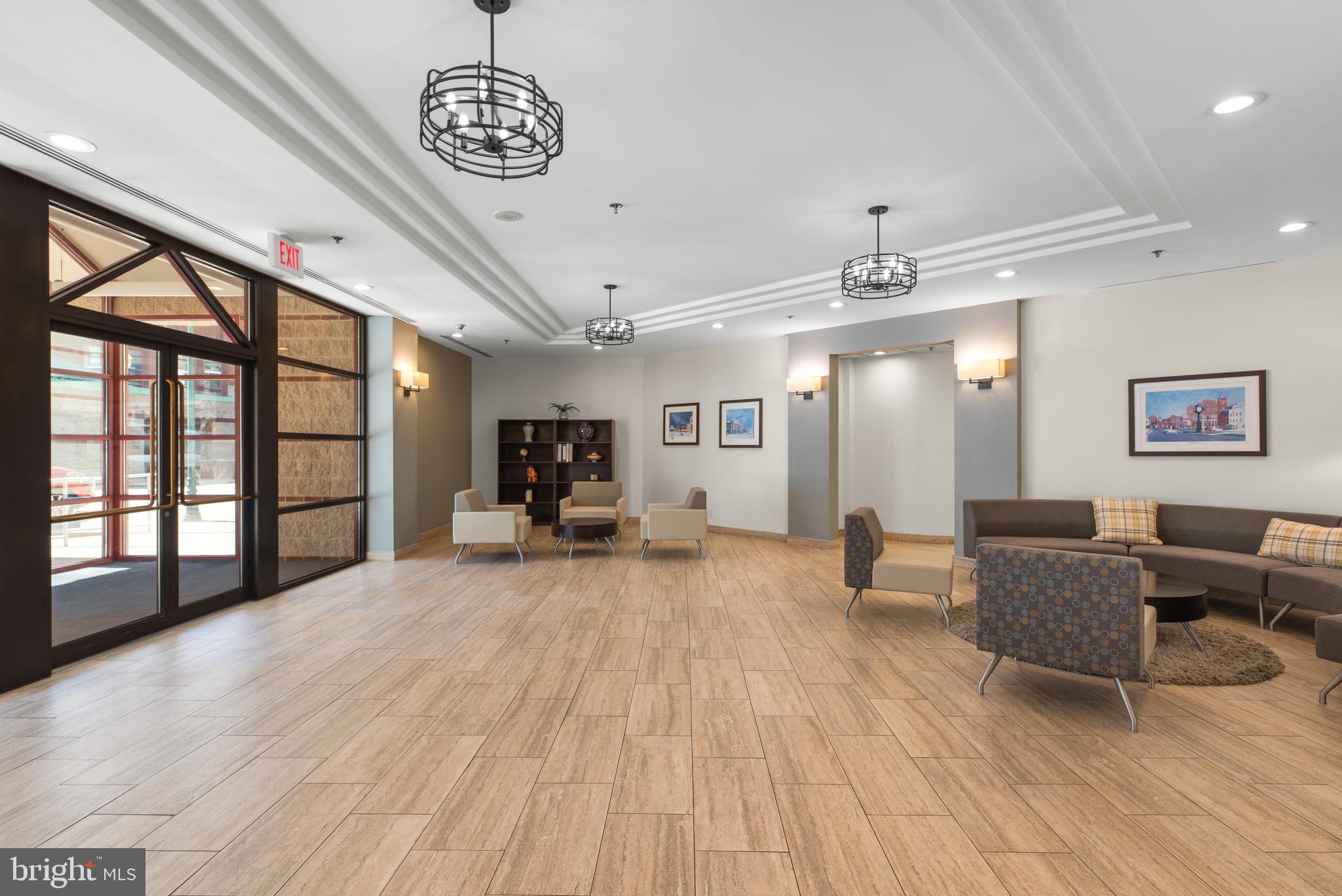 24 COURTHOUSE SQUARE 609