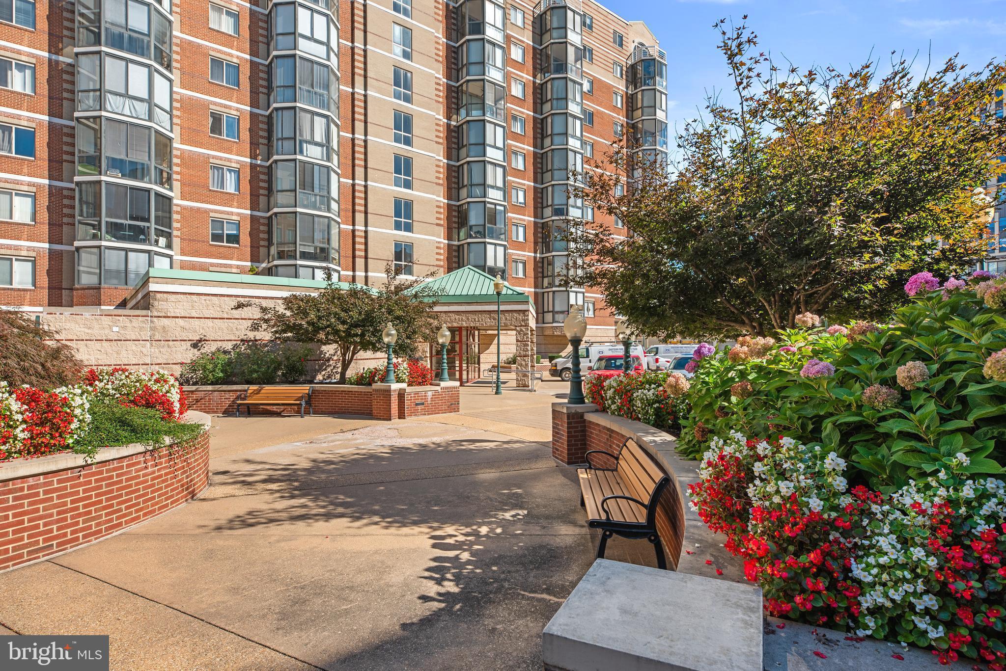 24 COURTHOUSE SQUARE 609