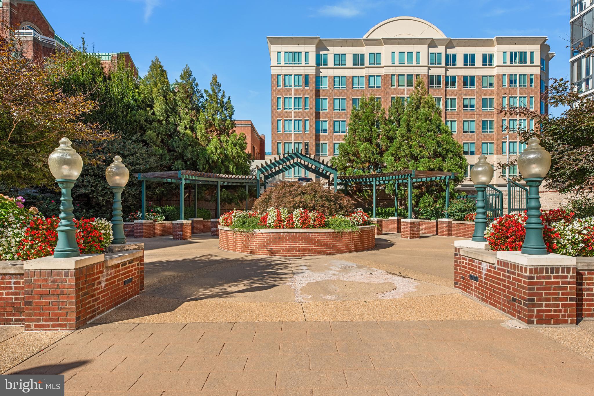 24 COURTHOUSE SQUARE 609