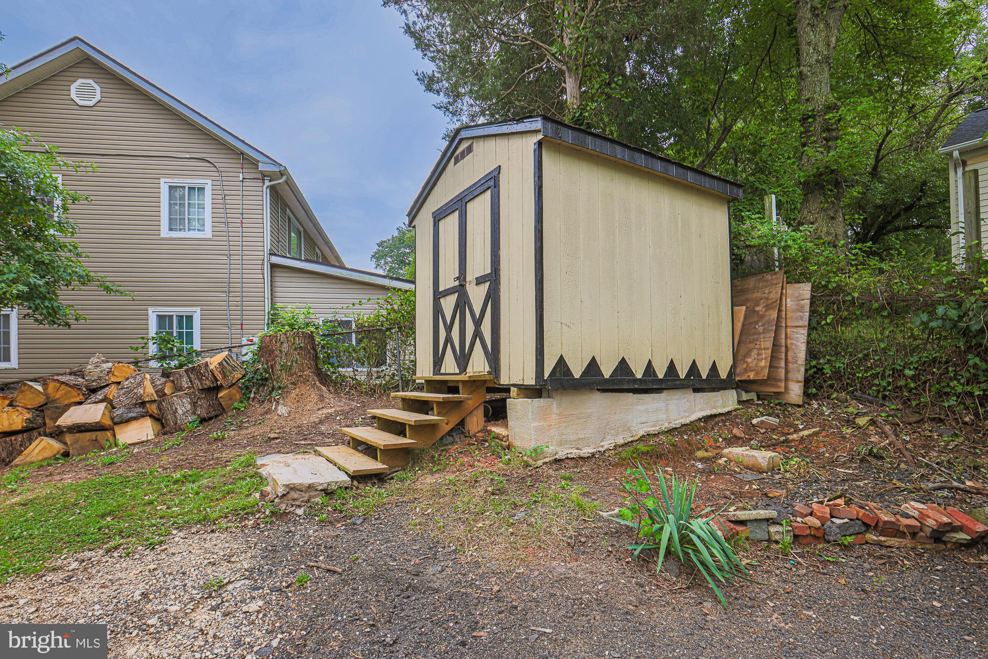 LANDOVER HILLS - Residential