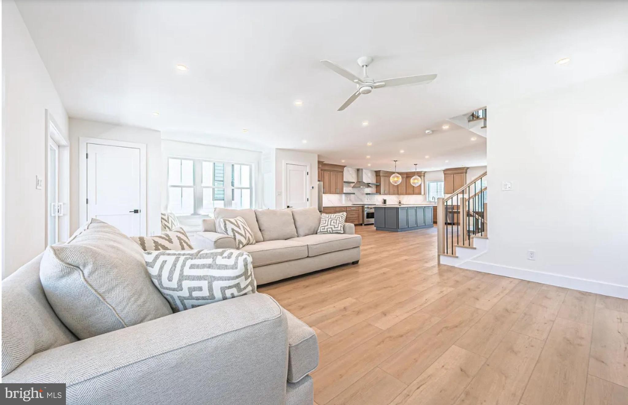 2 N BUFFALO AVENUE B