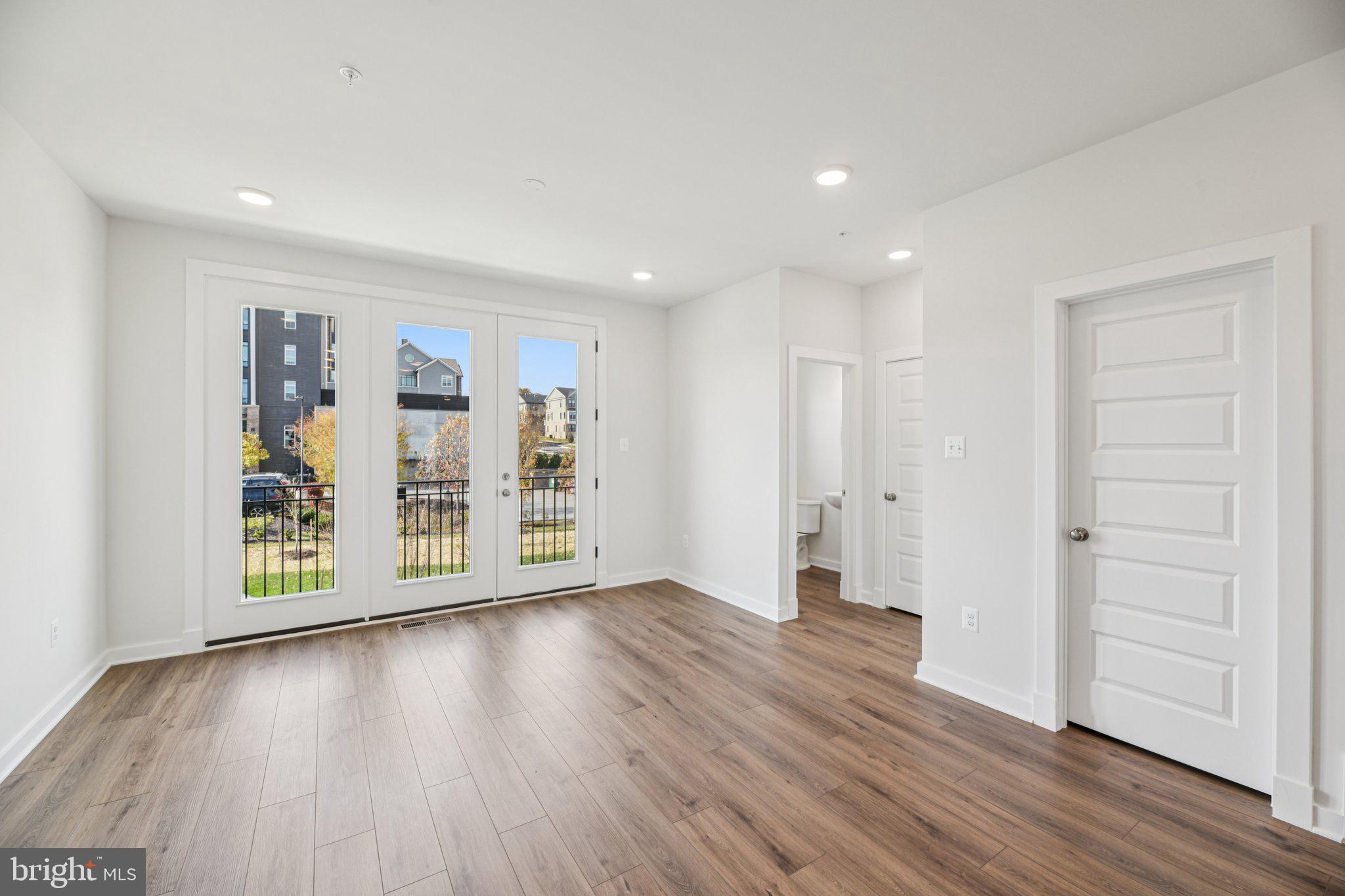 MELFORD TOWN CENTER - Residential