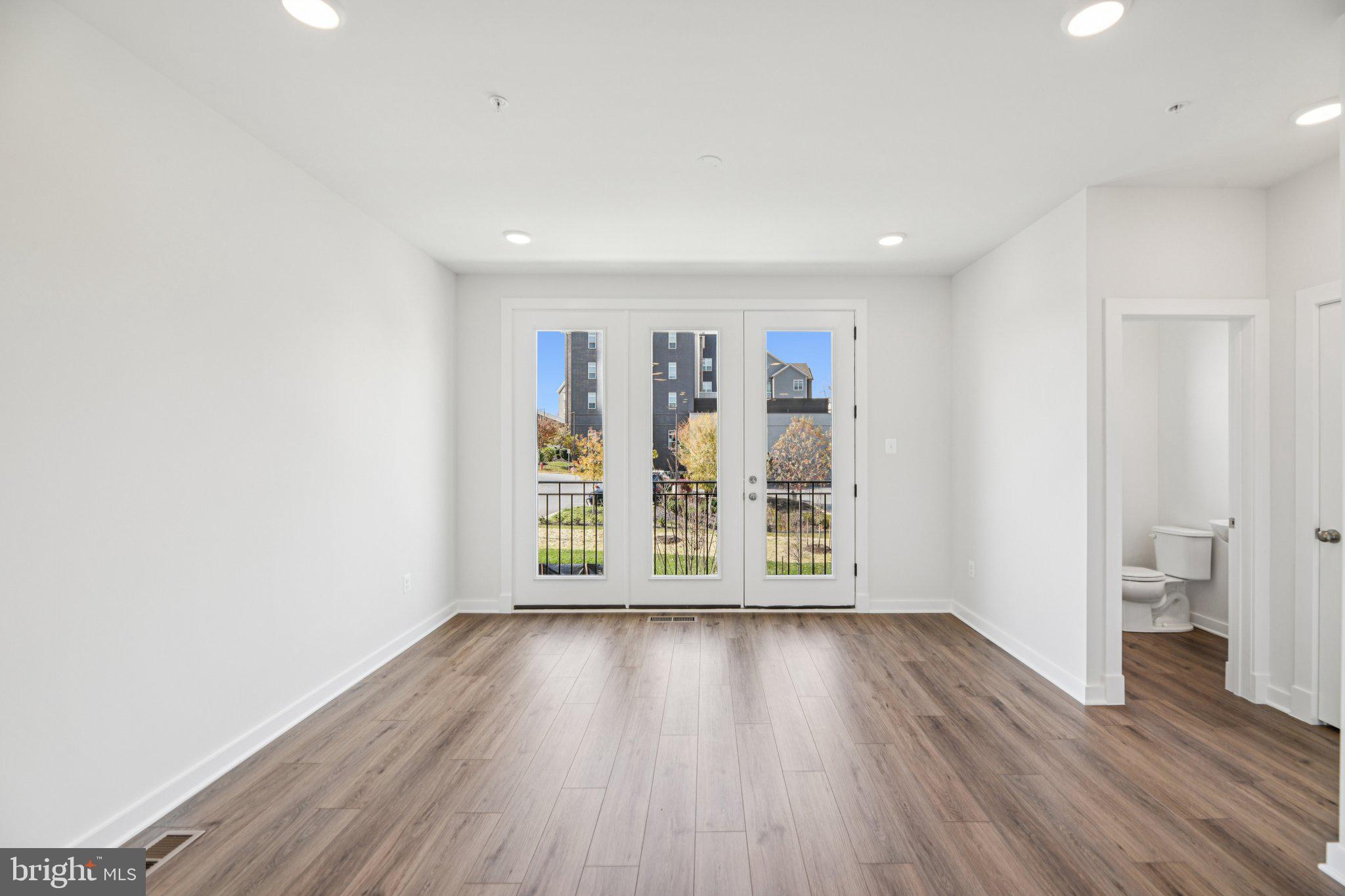 MELFORD TOWN CENTER - Residential