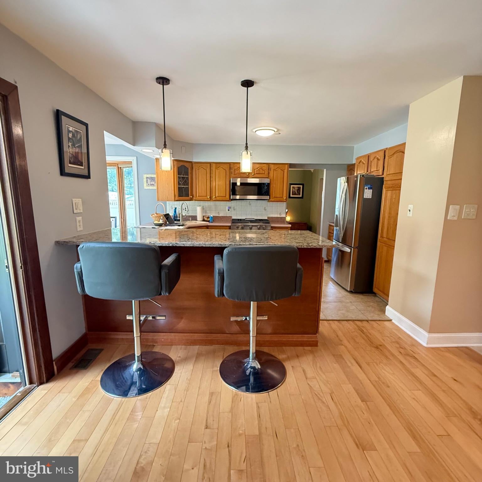 6 HICKORY LANE