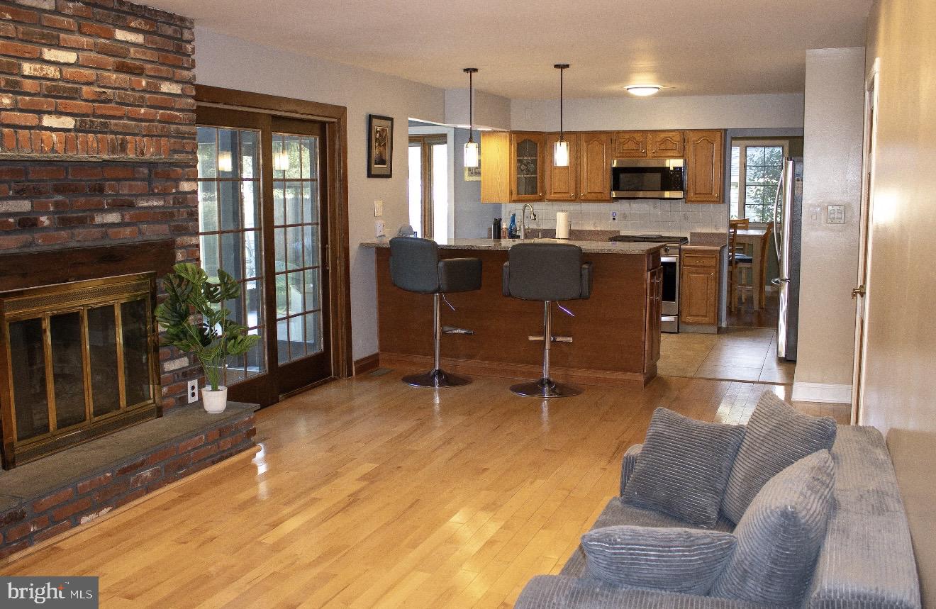6 HICKORY LANE