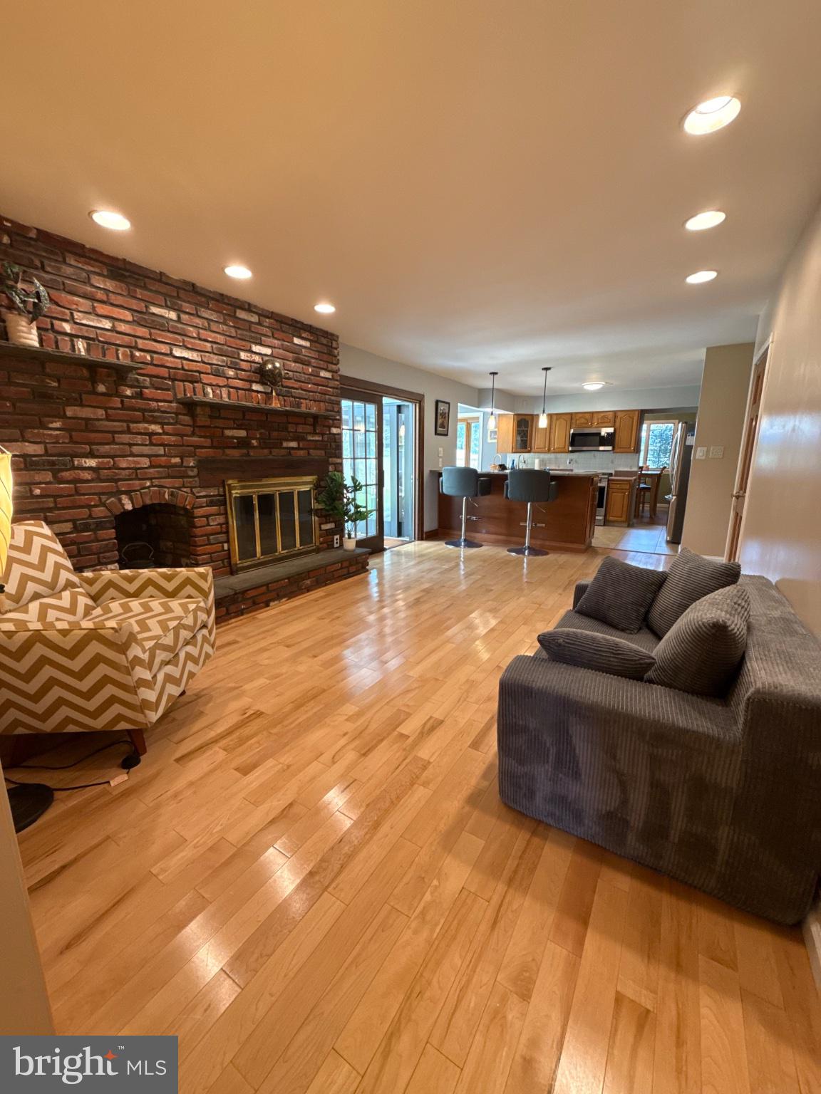 6 HICKORY LANE