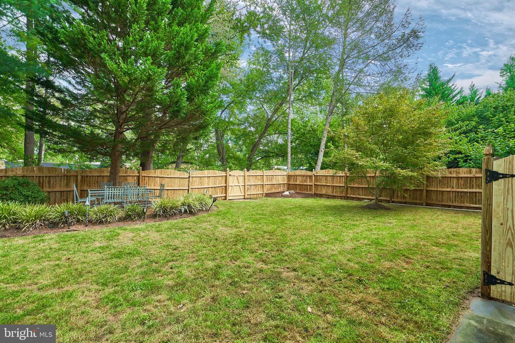 Photo of 706 Blueberry Hill Road, MCLEAN, VA 22101 (MLS # VAFX2274870)