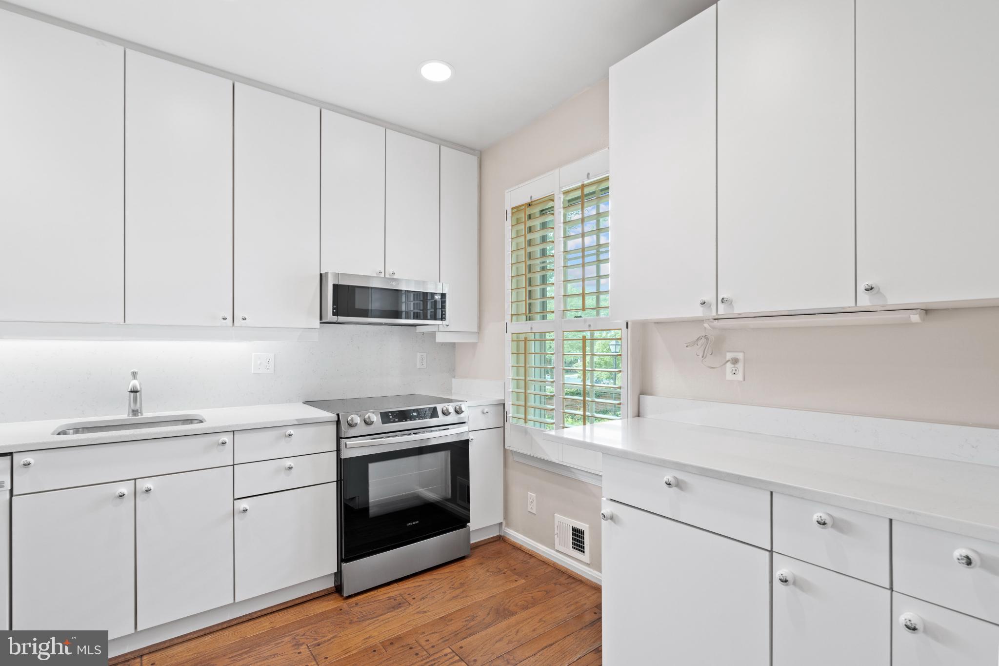 HAMLET PLACE - Residential