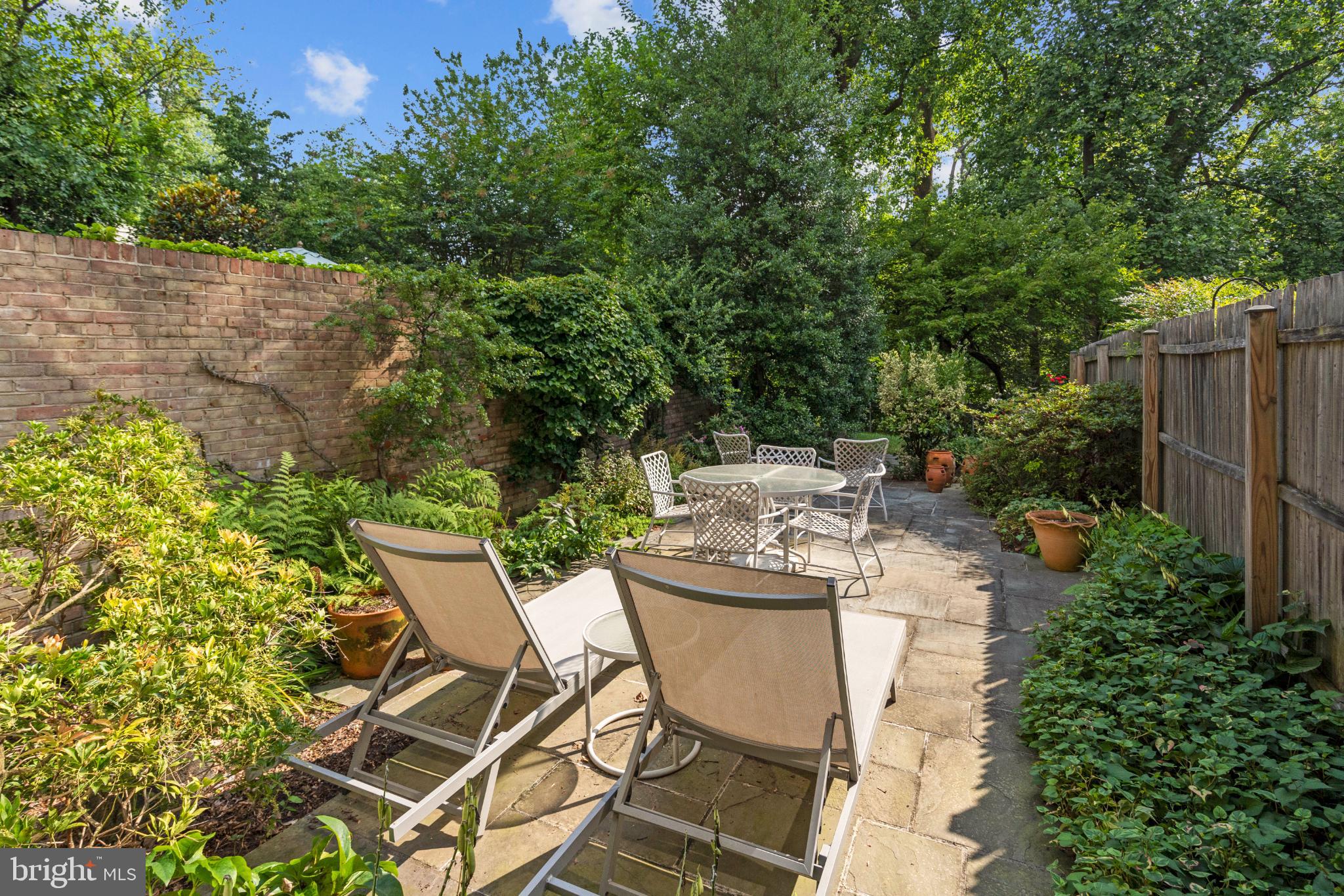 HAMLET PLACE - Residential