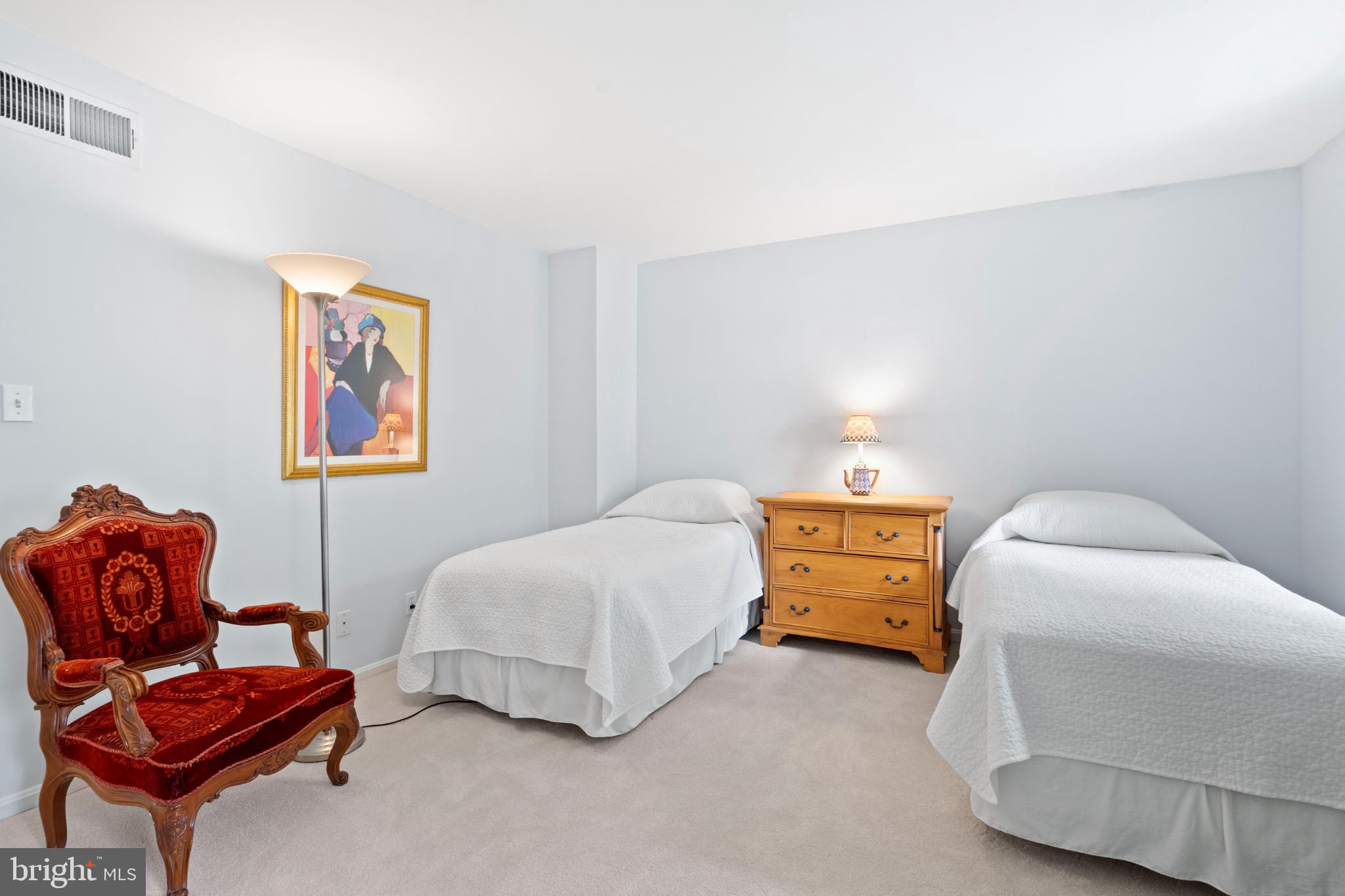 HAMLET PLACE - Residential