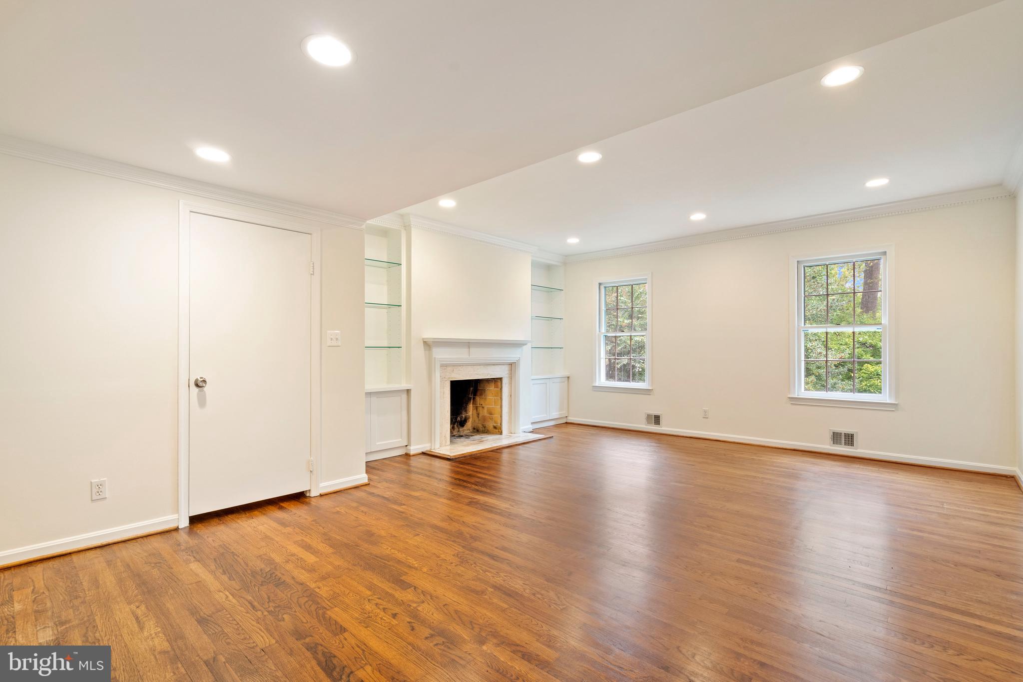 HAMLET PLACE - Residential