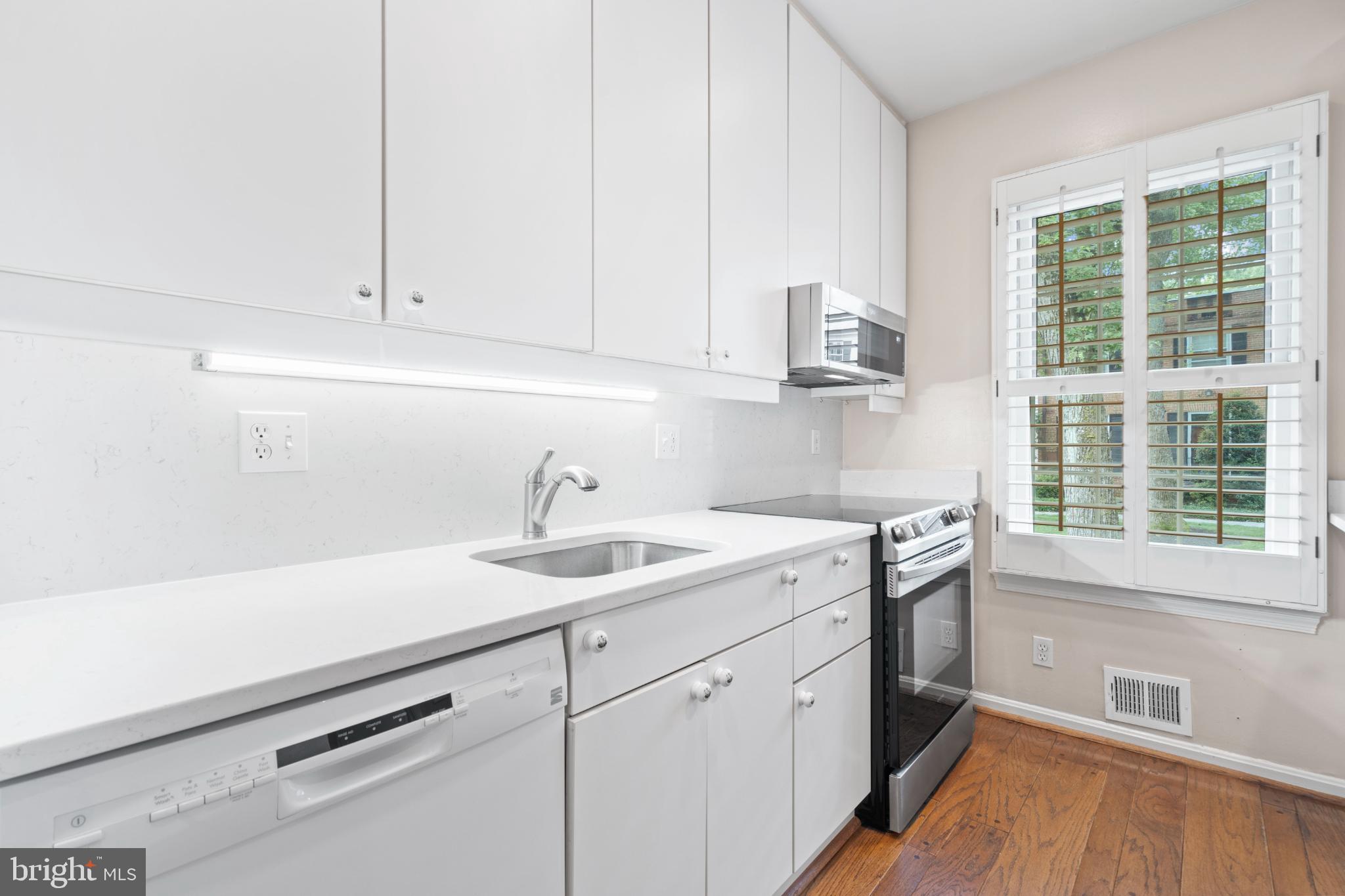 HAMLET PLACE - Residential