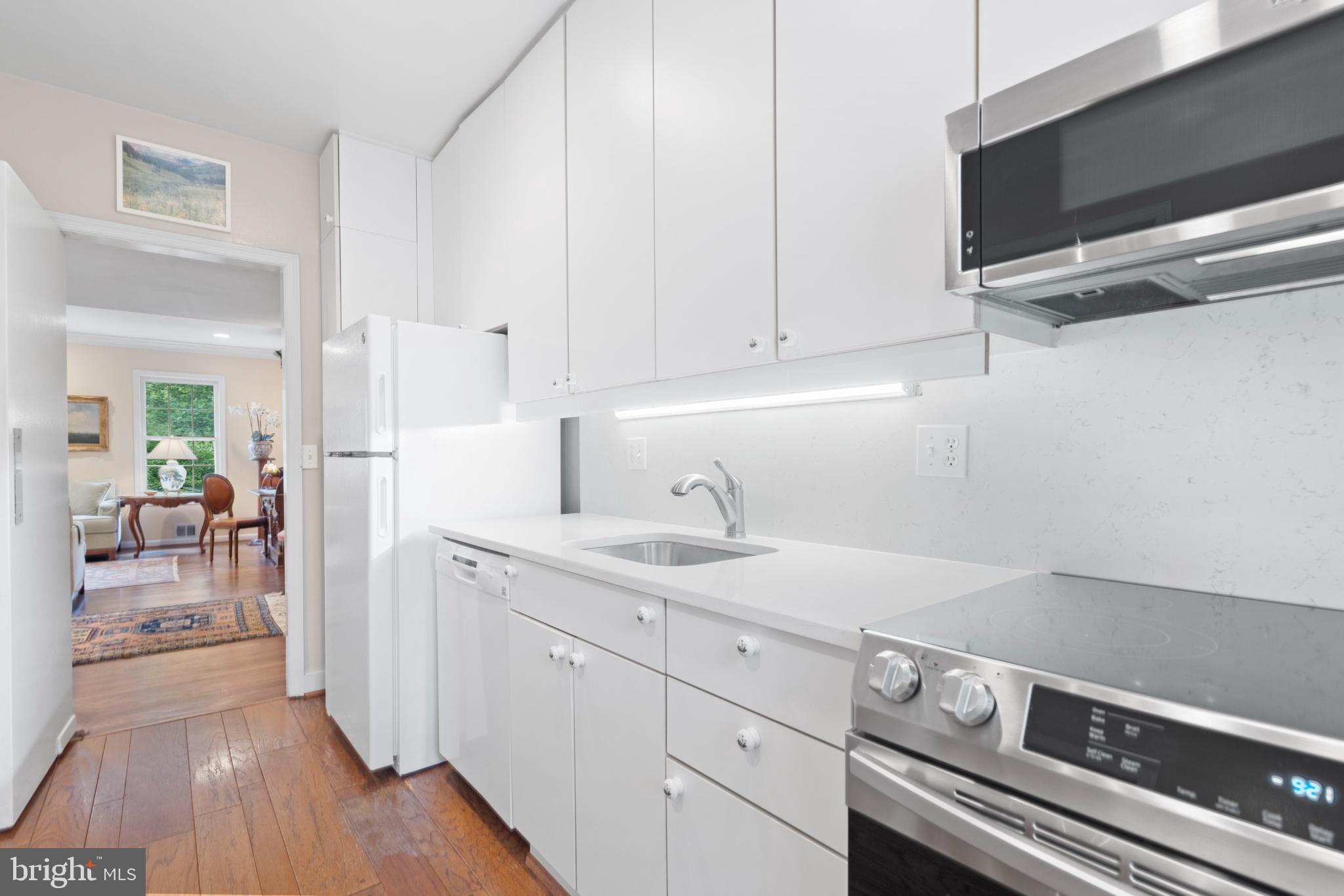 HAMLET PLACE - Residential