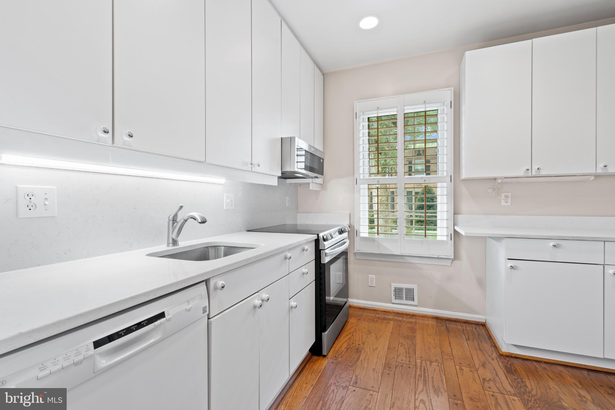 HAMLET PLACE - Residential