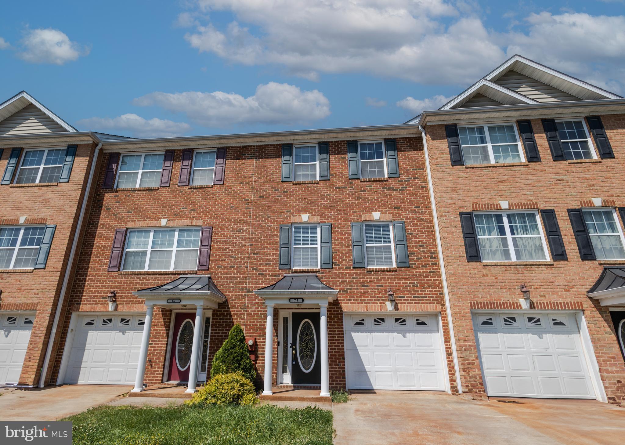 Beautiful townhome in Inwood features 3 bedrooms, 2.5 bathrooms, kitchen, living room, dining room, basement, deck, garage and yard. No pets at this location.