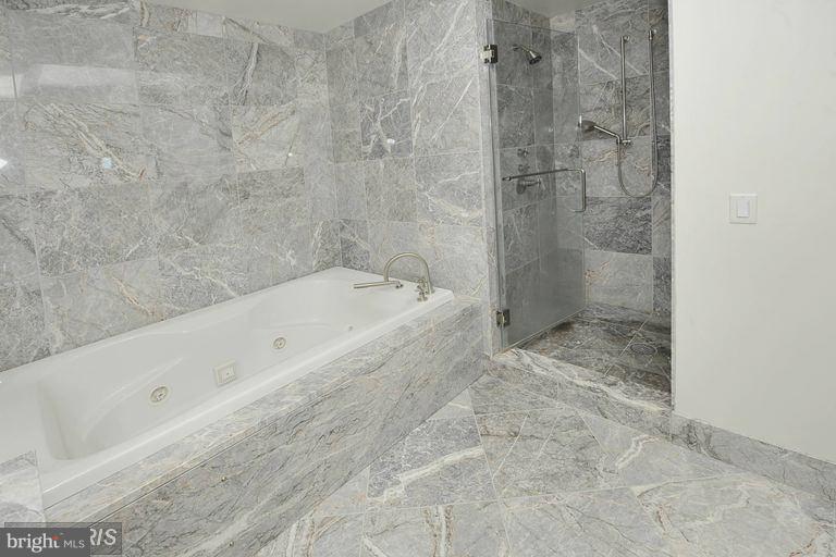 ROSSLYN - Residential Lease