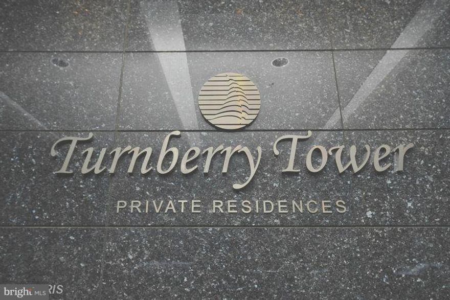 Spacious one bedroom at Turnberry Towers in Roselyn, with fabulous indoor swimming-pool, exercise room, concierge service and right across from Georgetown. The unit offers a grand bathroom, wonderful kitchen equipped with a huge bar (Subzero refrig., Miele Appliances) and a den/office. Minutes from the metro,. Parking included in rent.