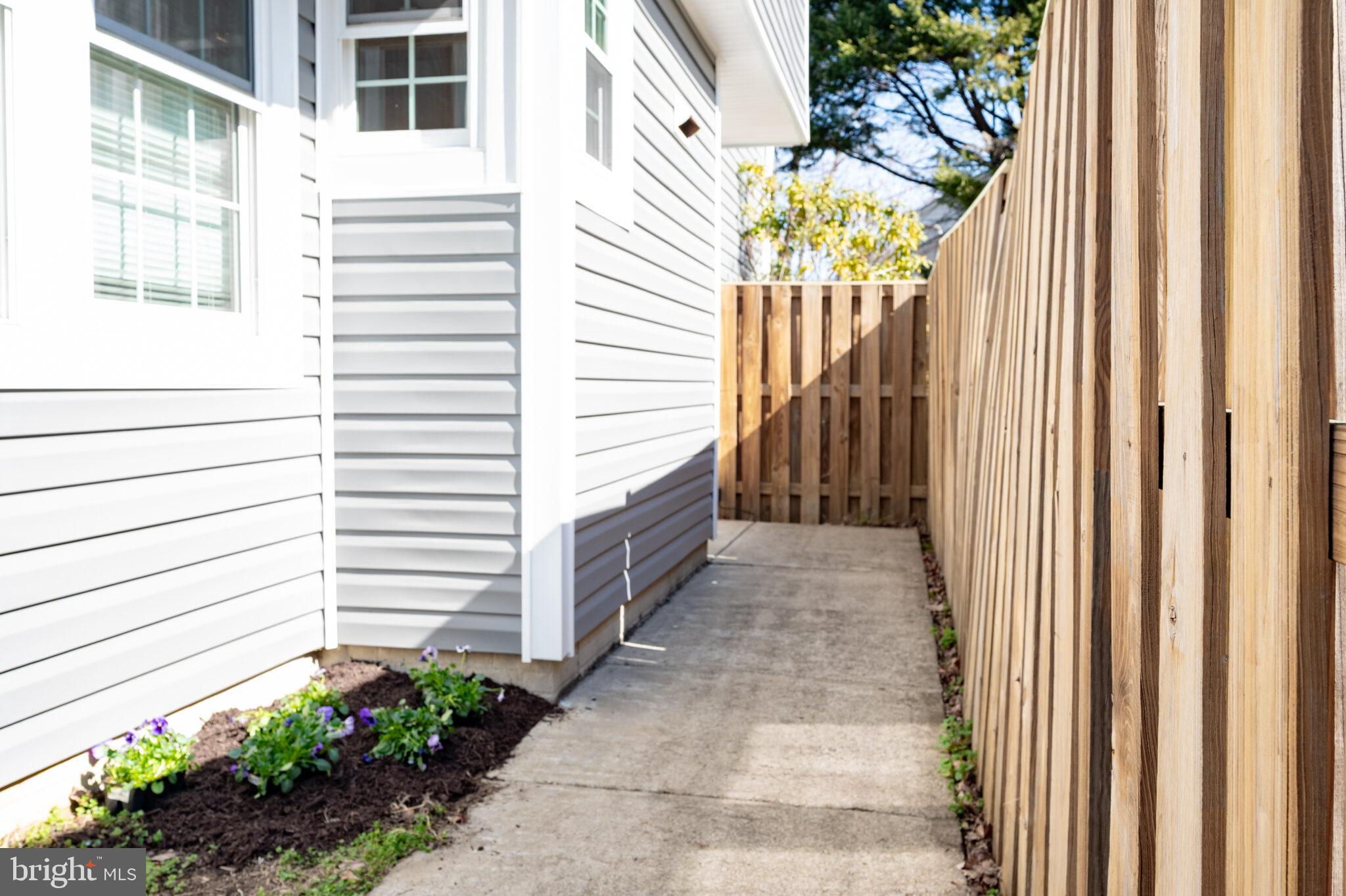 7501 CROSS GATE LANE