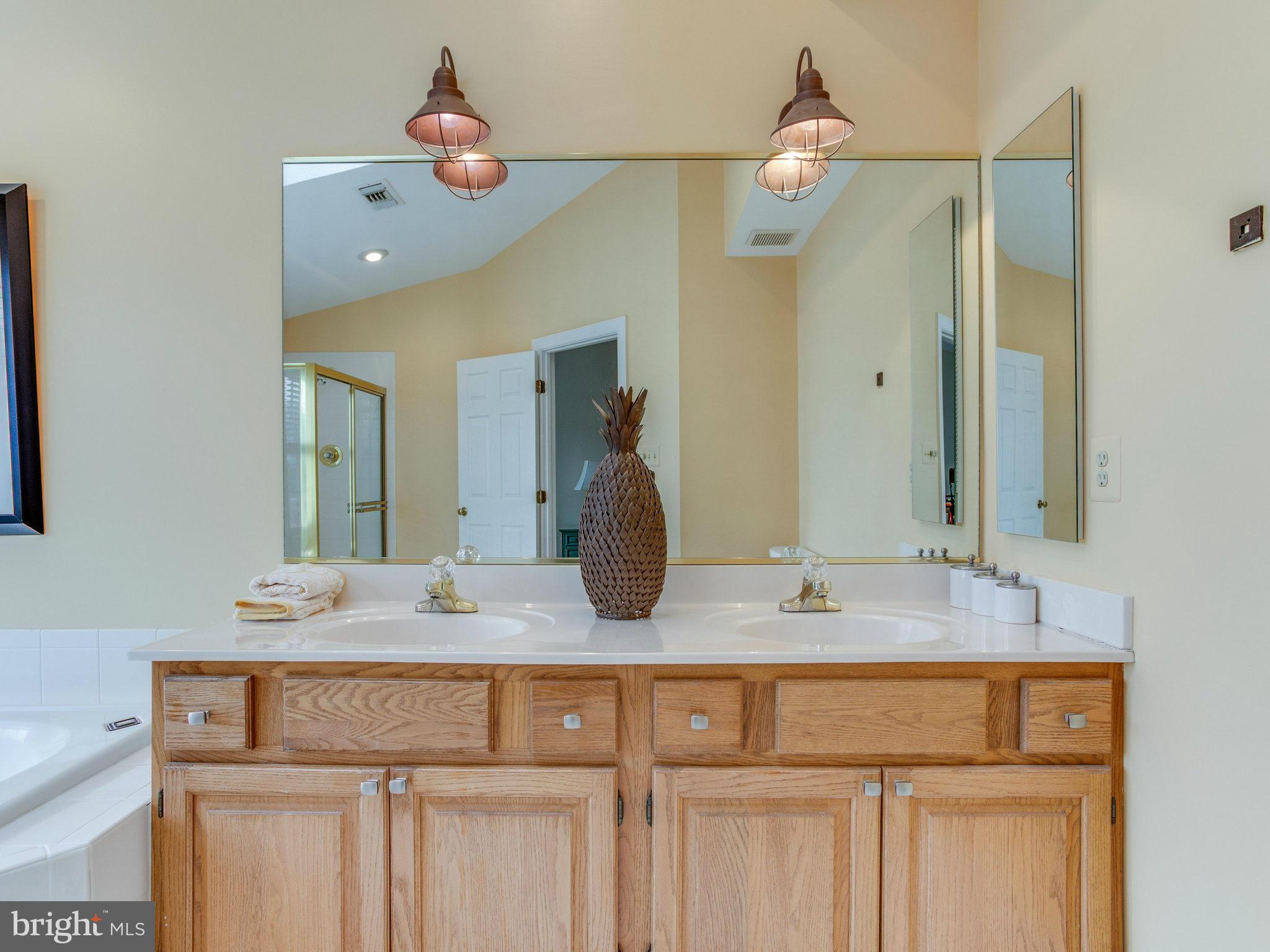 BARCROFT MEWS - Residential