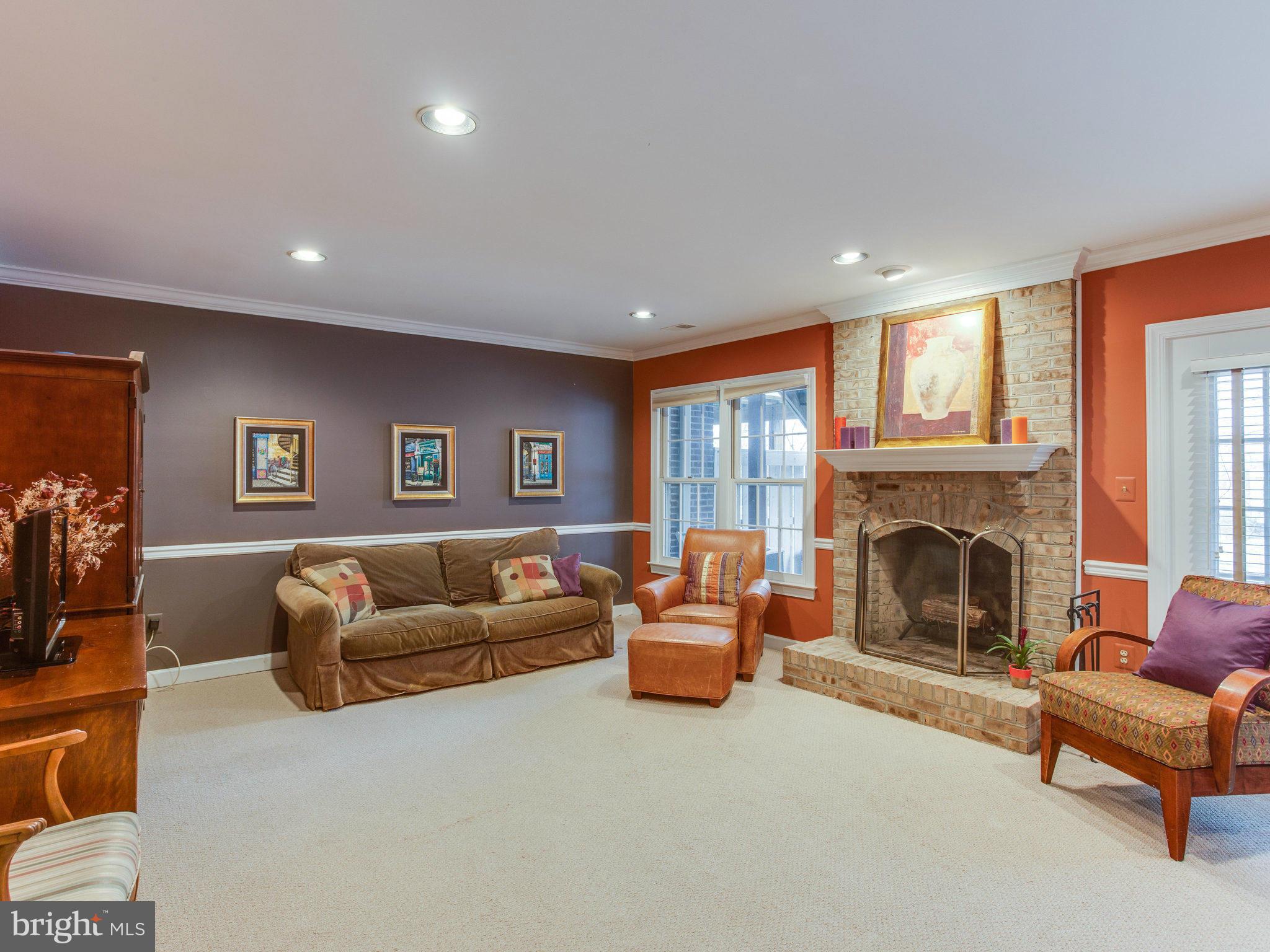 BARCROFT MEWS - Residential