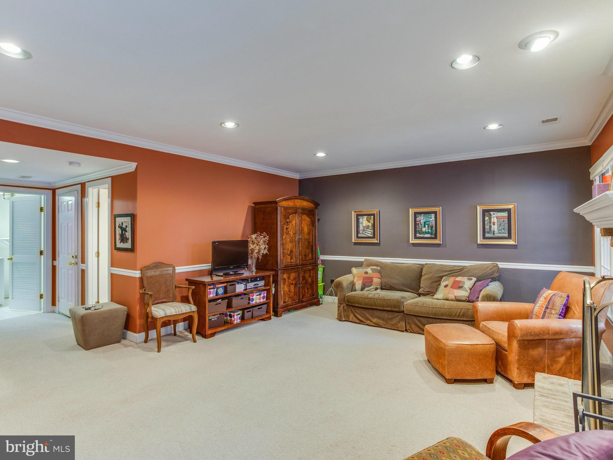 BARCROFT MEWS - Residential