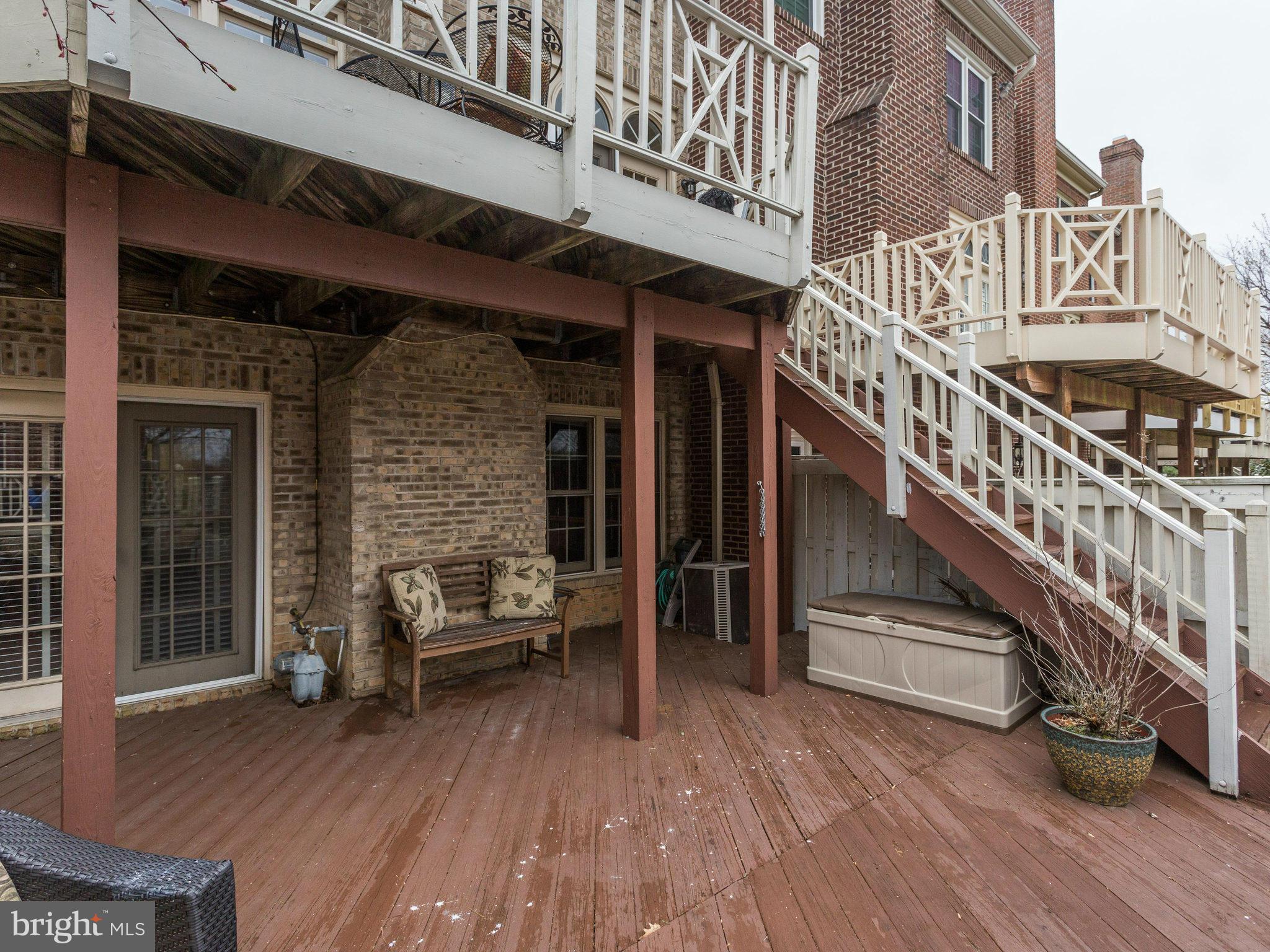 BARCROFT MEWS - Residential