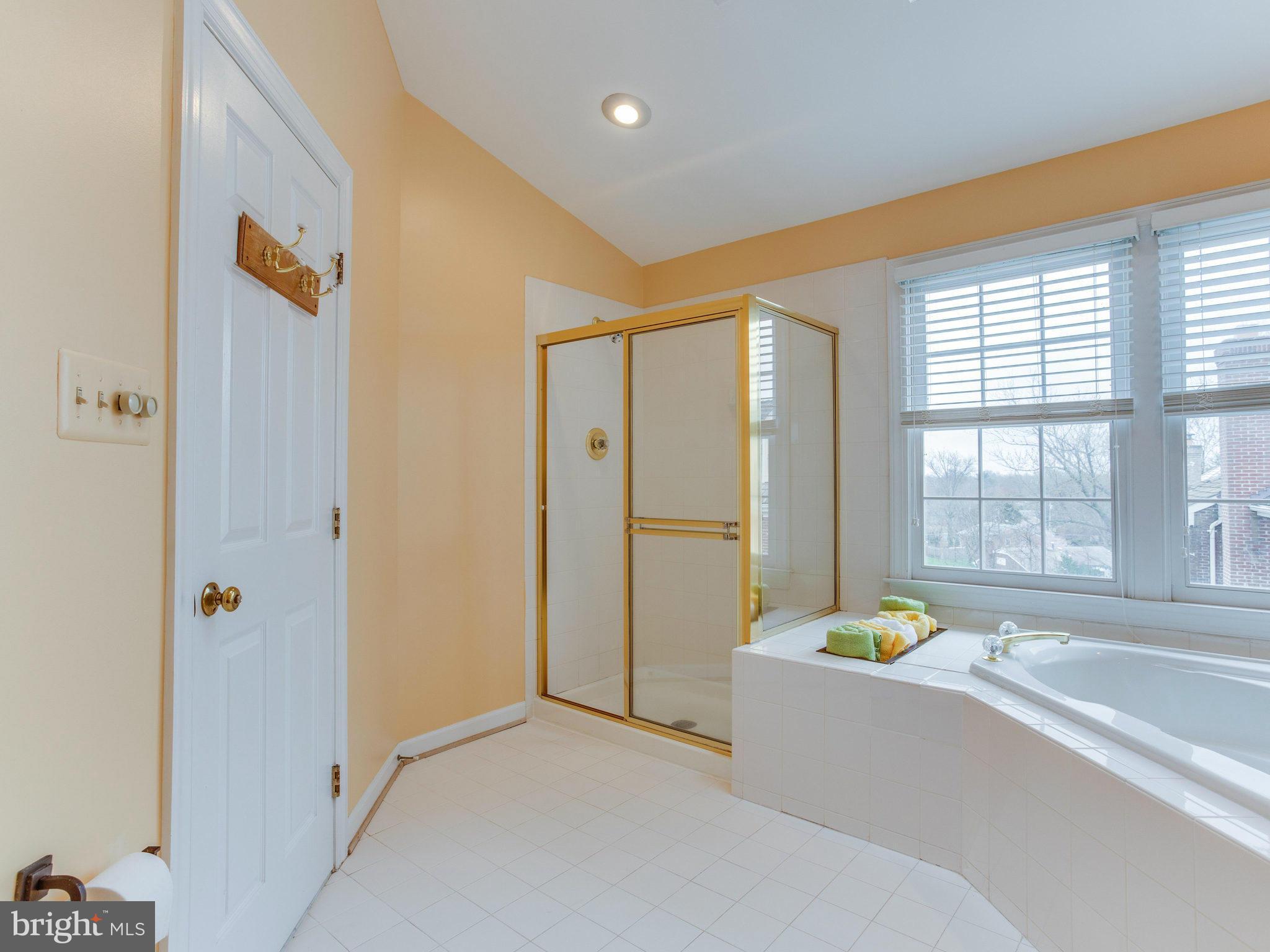 BARCROFT MEWS - Residential