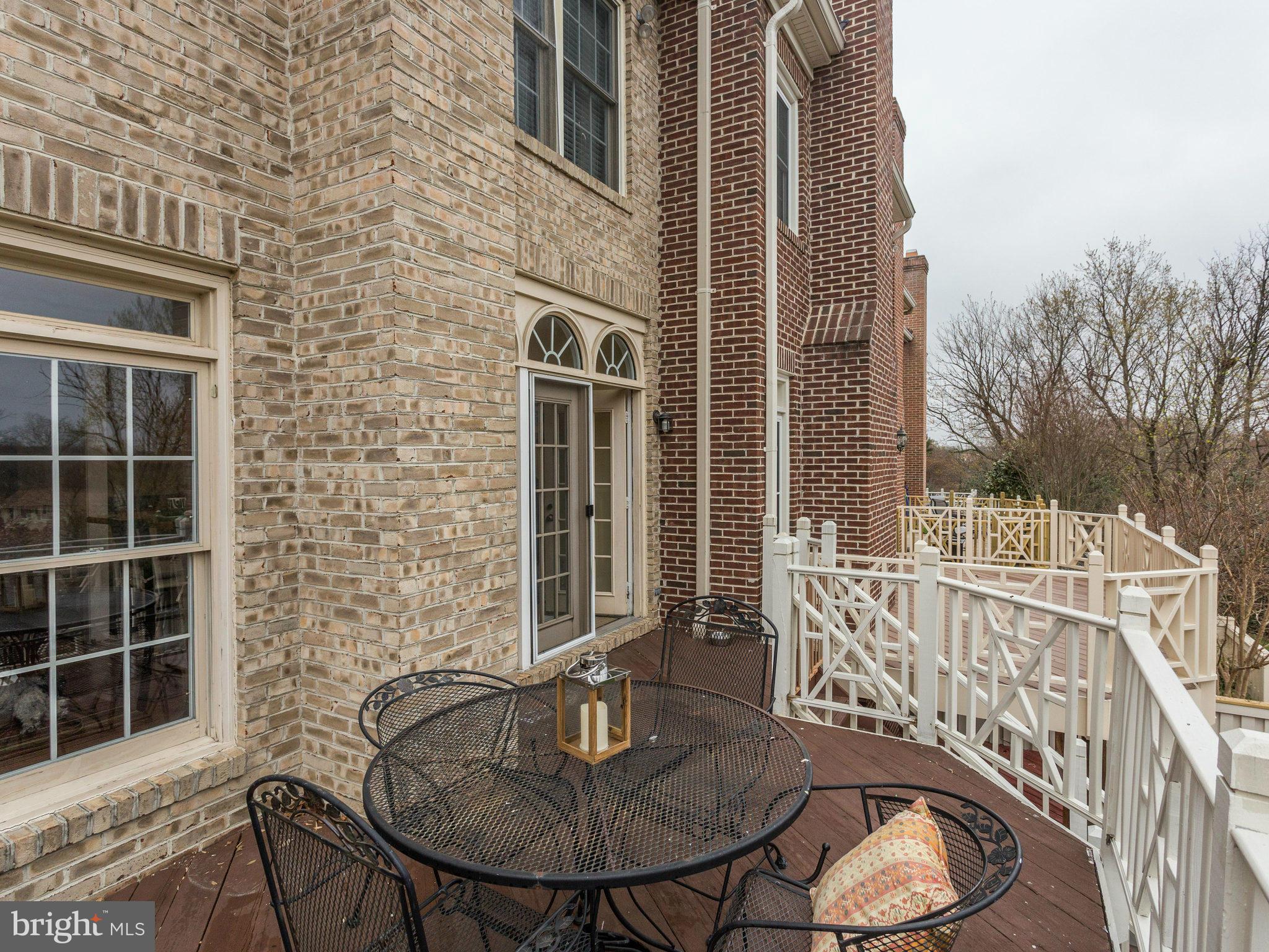 BARCROFT MEWS - Residential