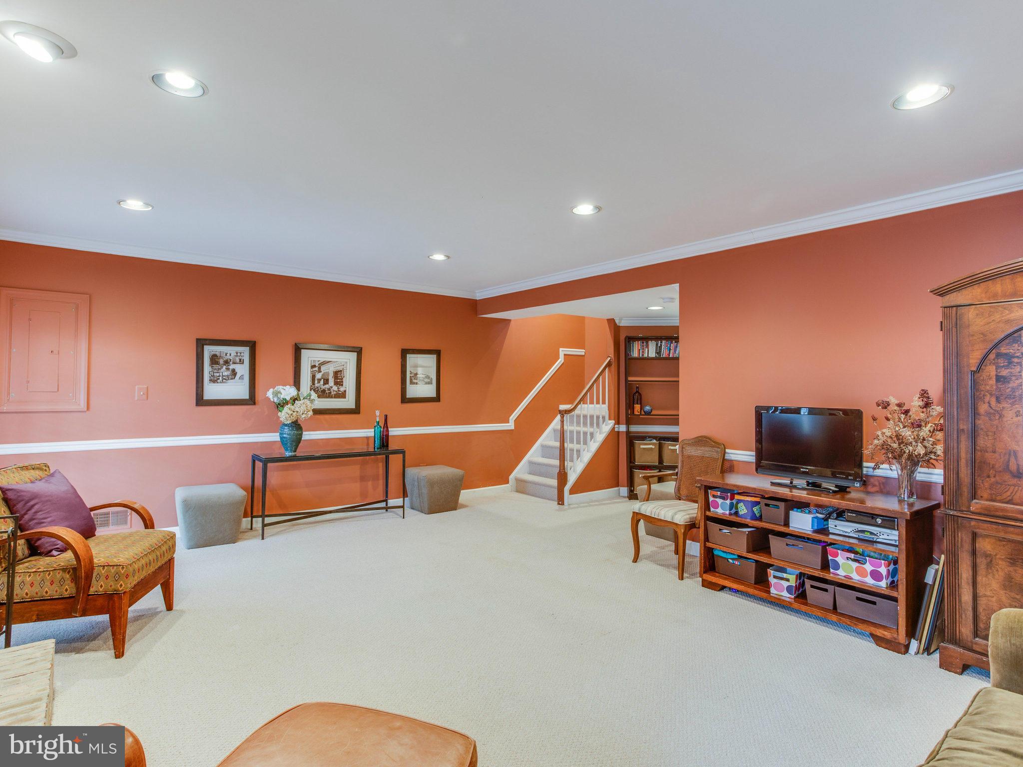 BARCROFT MEWS - Residential