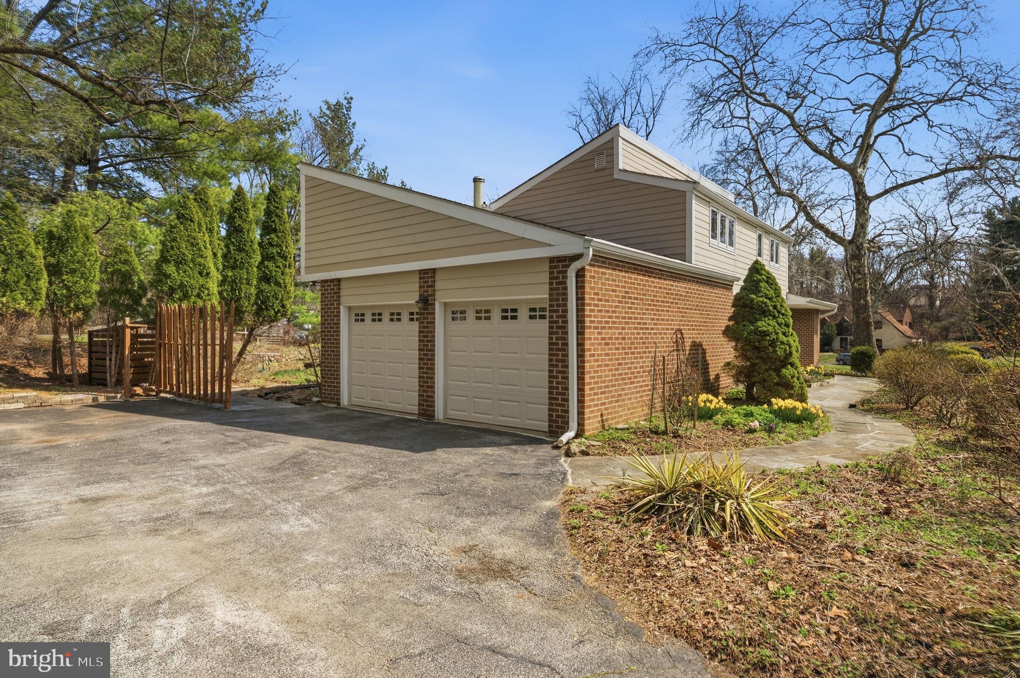 HERSHEYS MILL ESTS - Residential