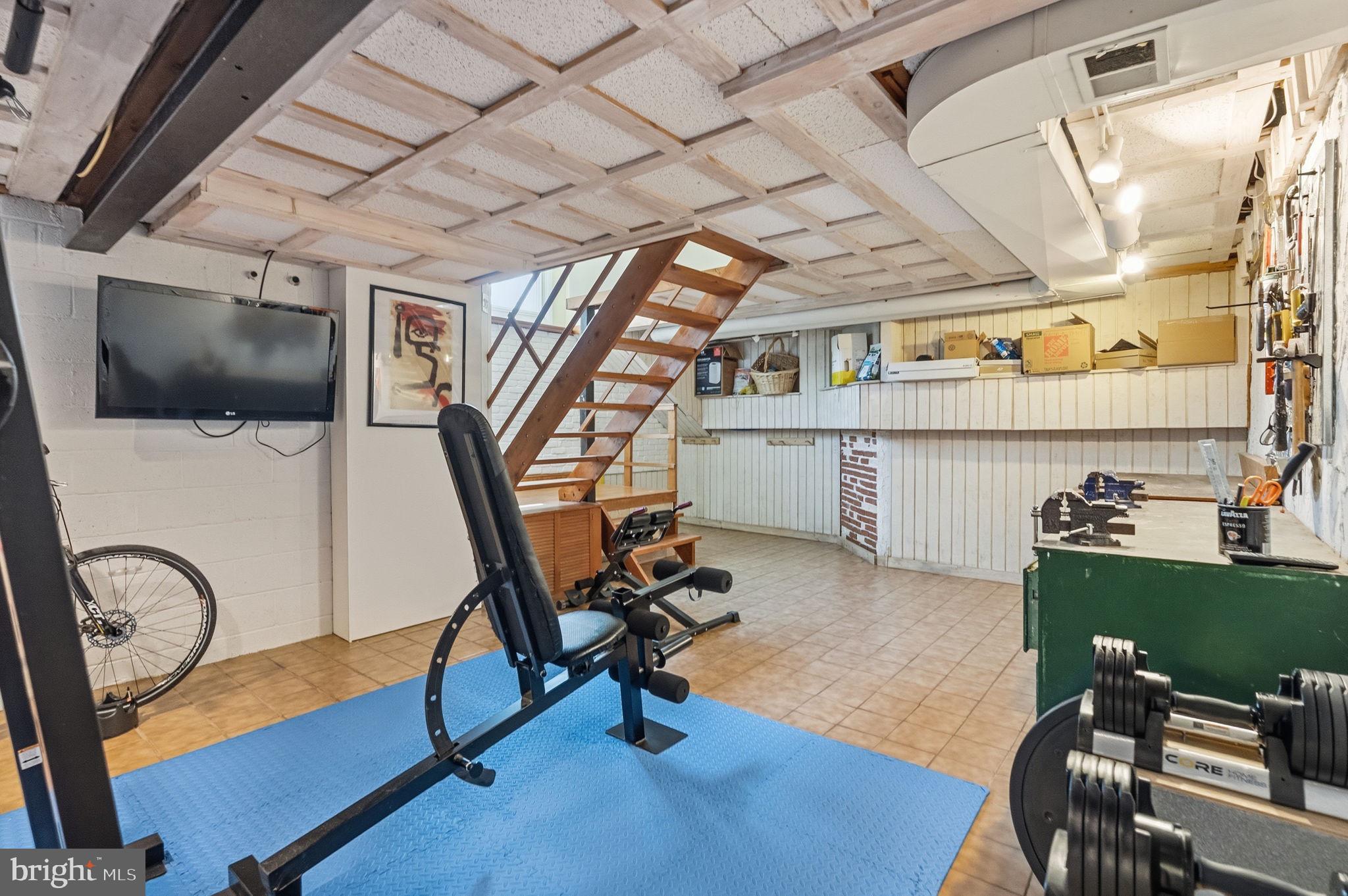 HERSHEYS MILL ESTS - Residential