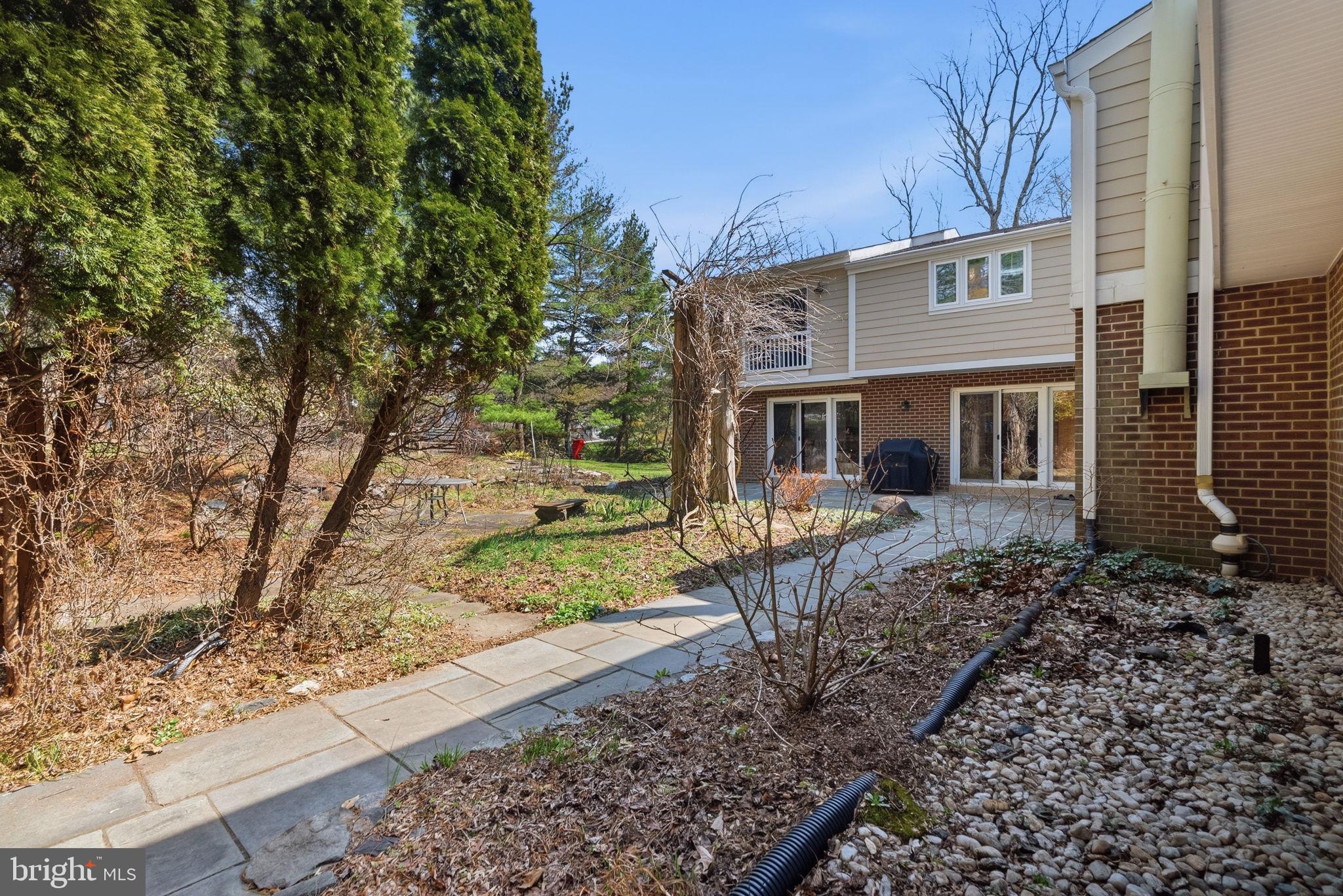 HERSHEYS MILL ESTS - Residential