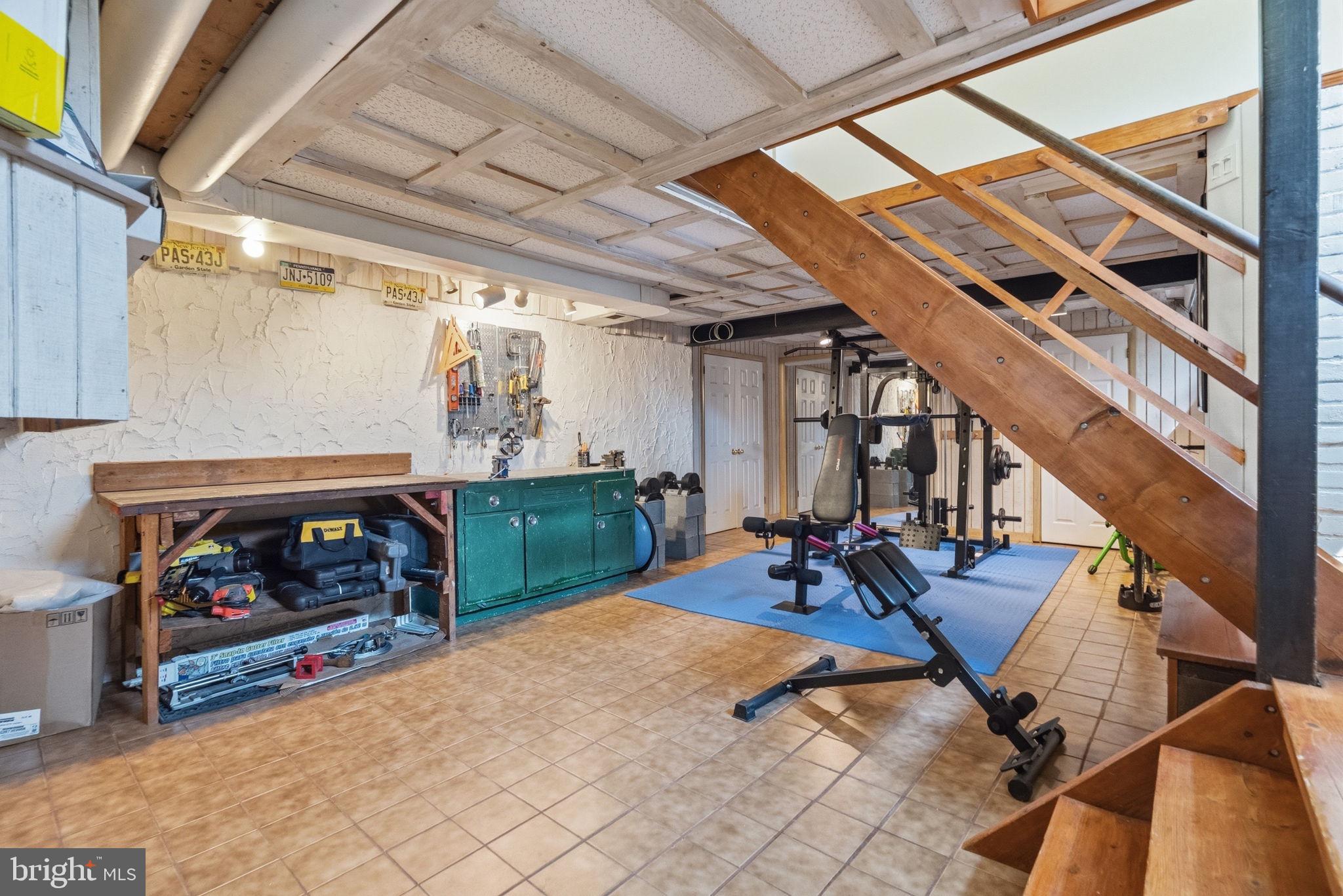 HERSHEYS MILL ESTS - Residential