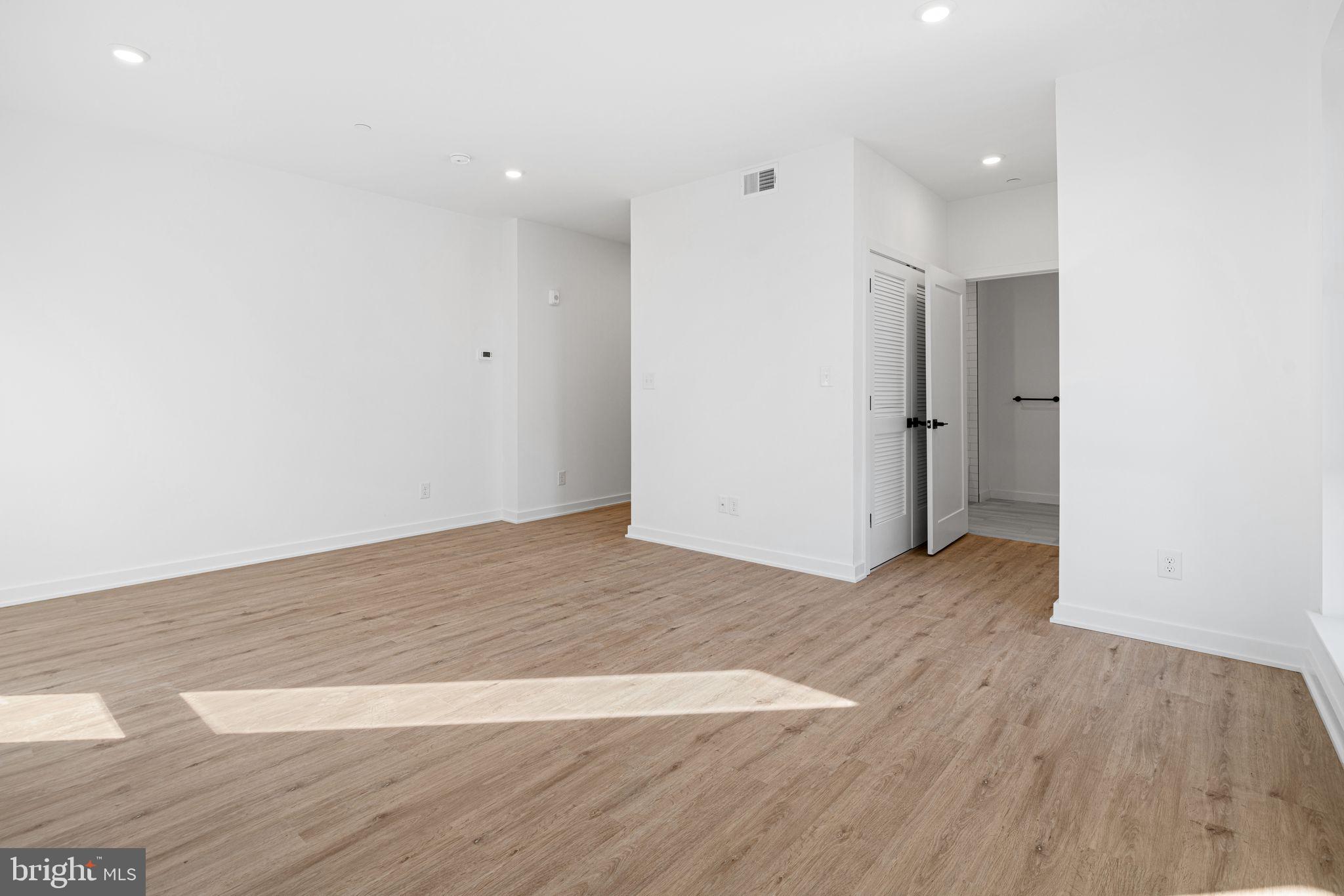 OLDE KENSINGTON - Residential Lease