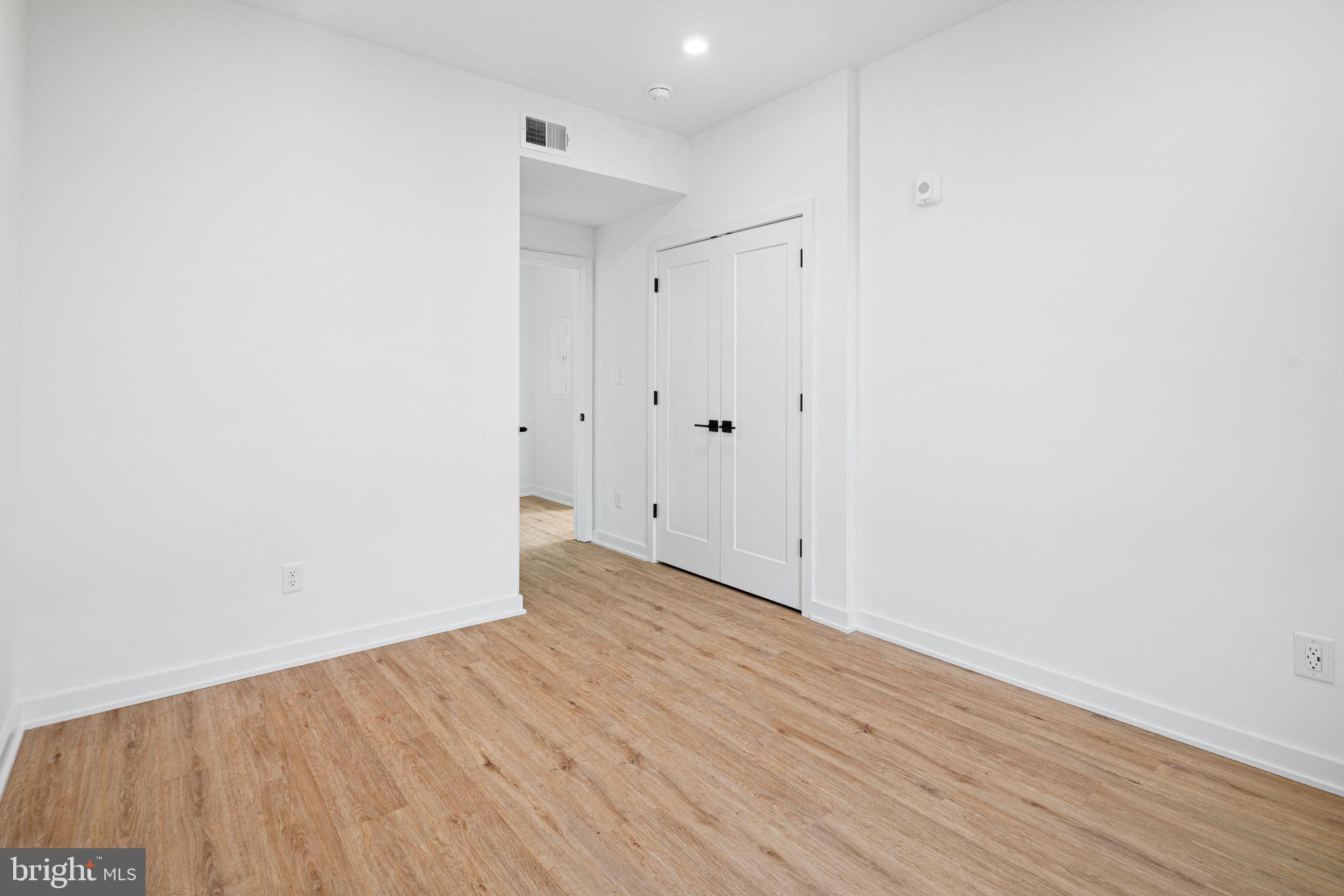 OLDE KENSINGTON - Residential Lease