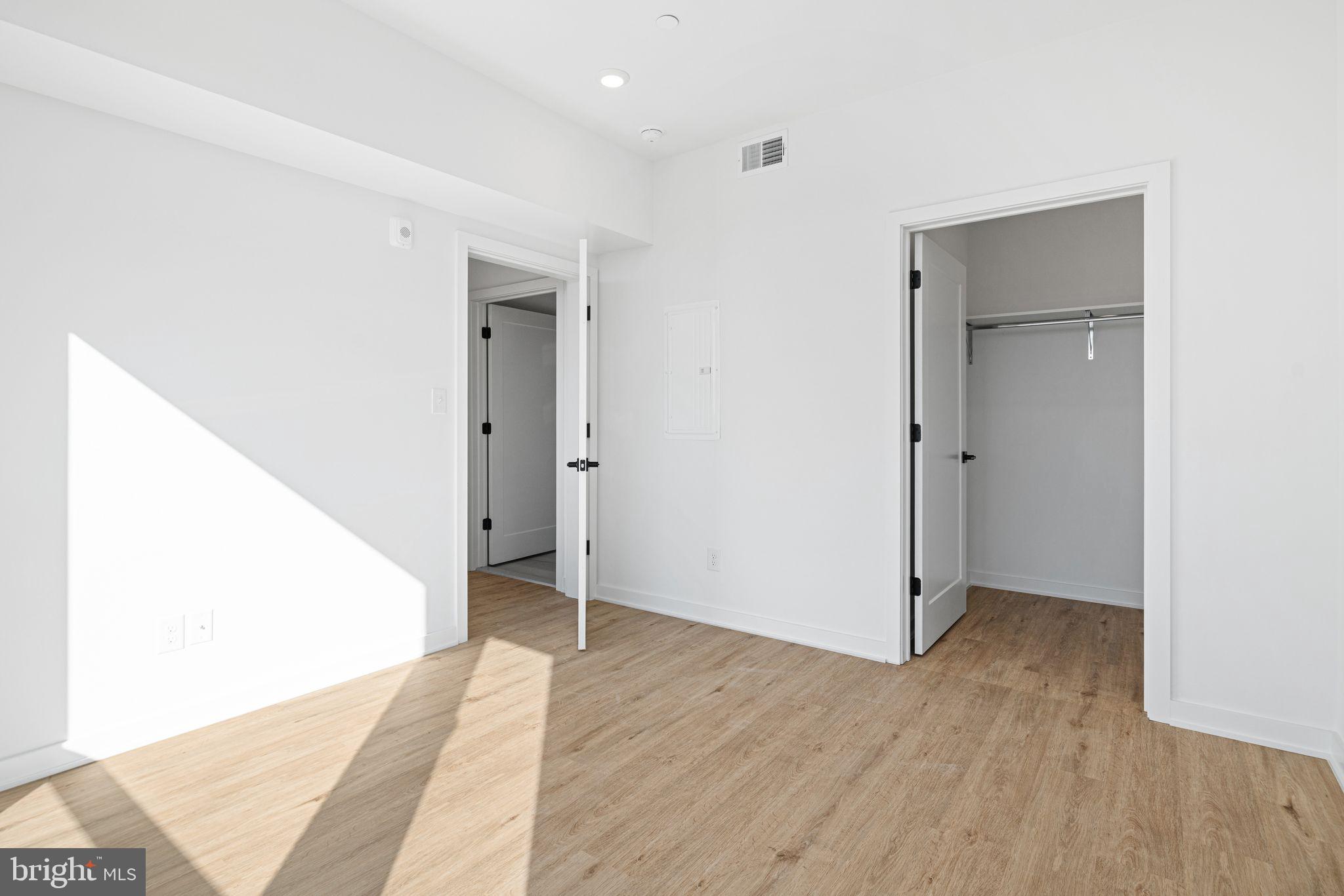 OLDE KENSINGTON - Residential Lease