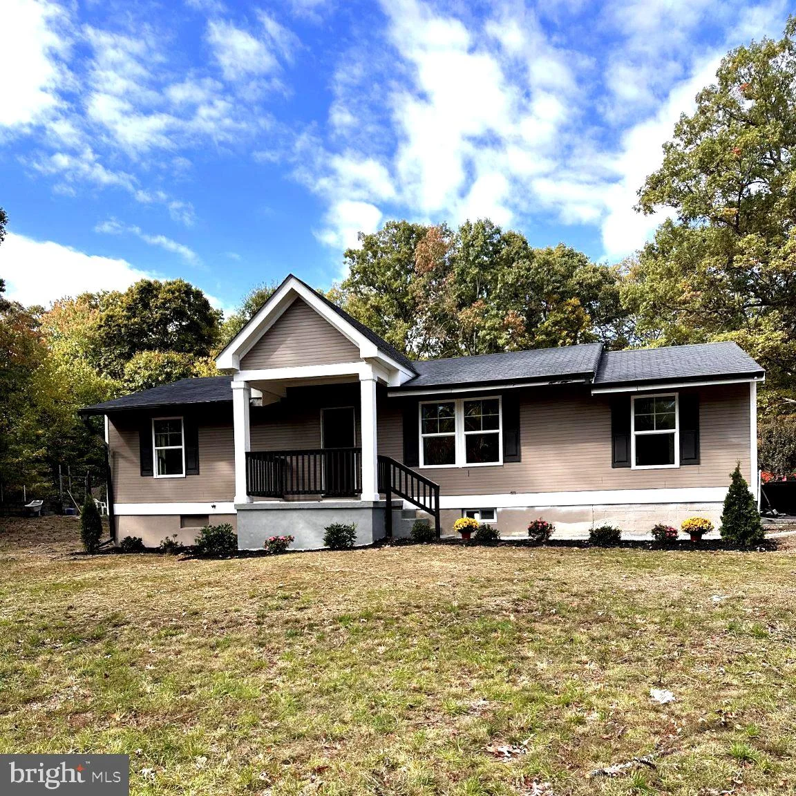 305 Manning Road E
